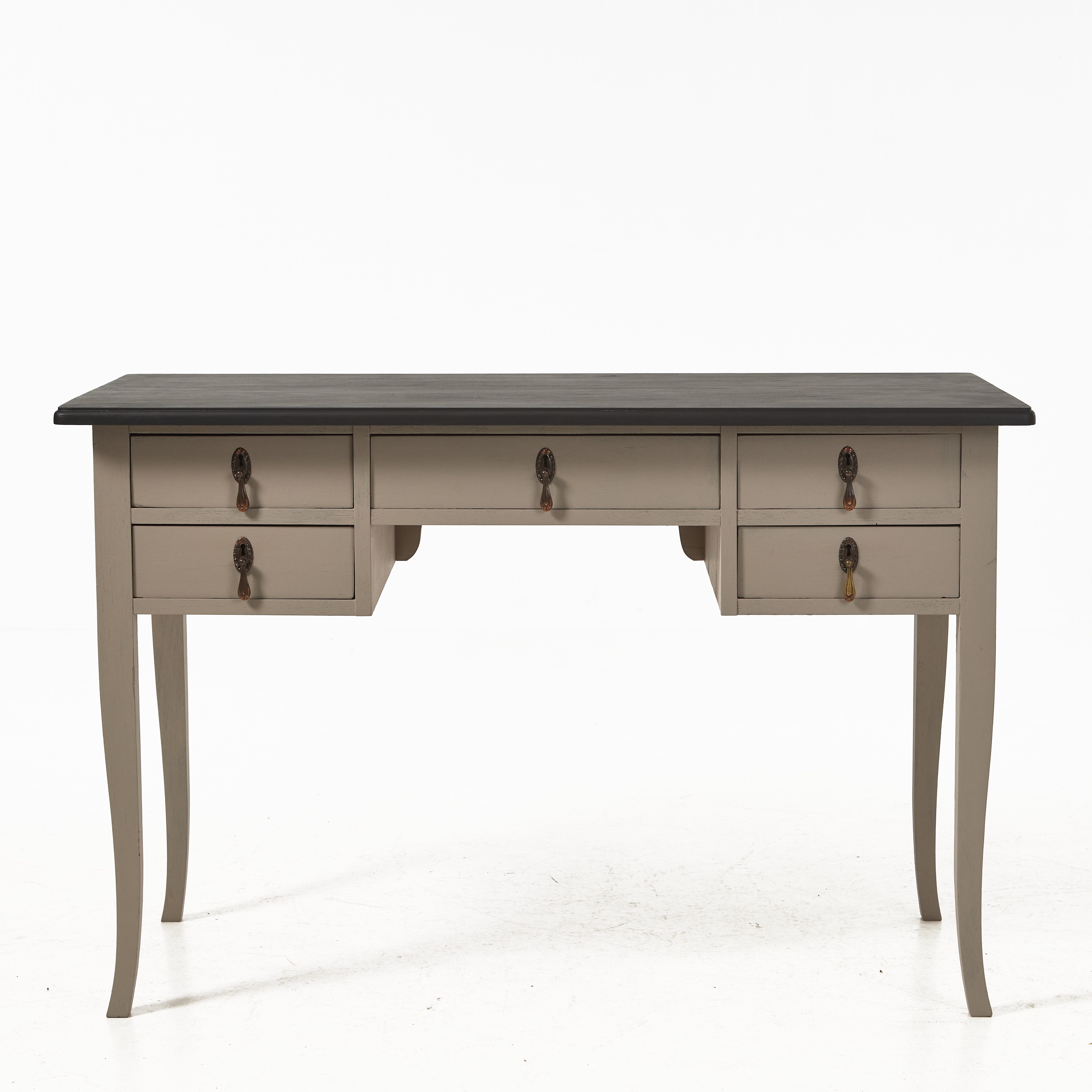 SKRIVBORD, 1920-tal, bemålat, svängda ben, beslag i patinerad mässing.