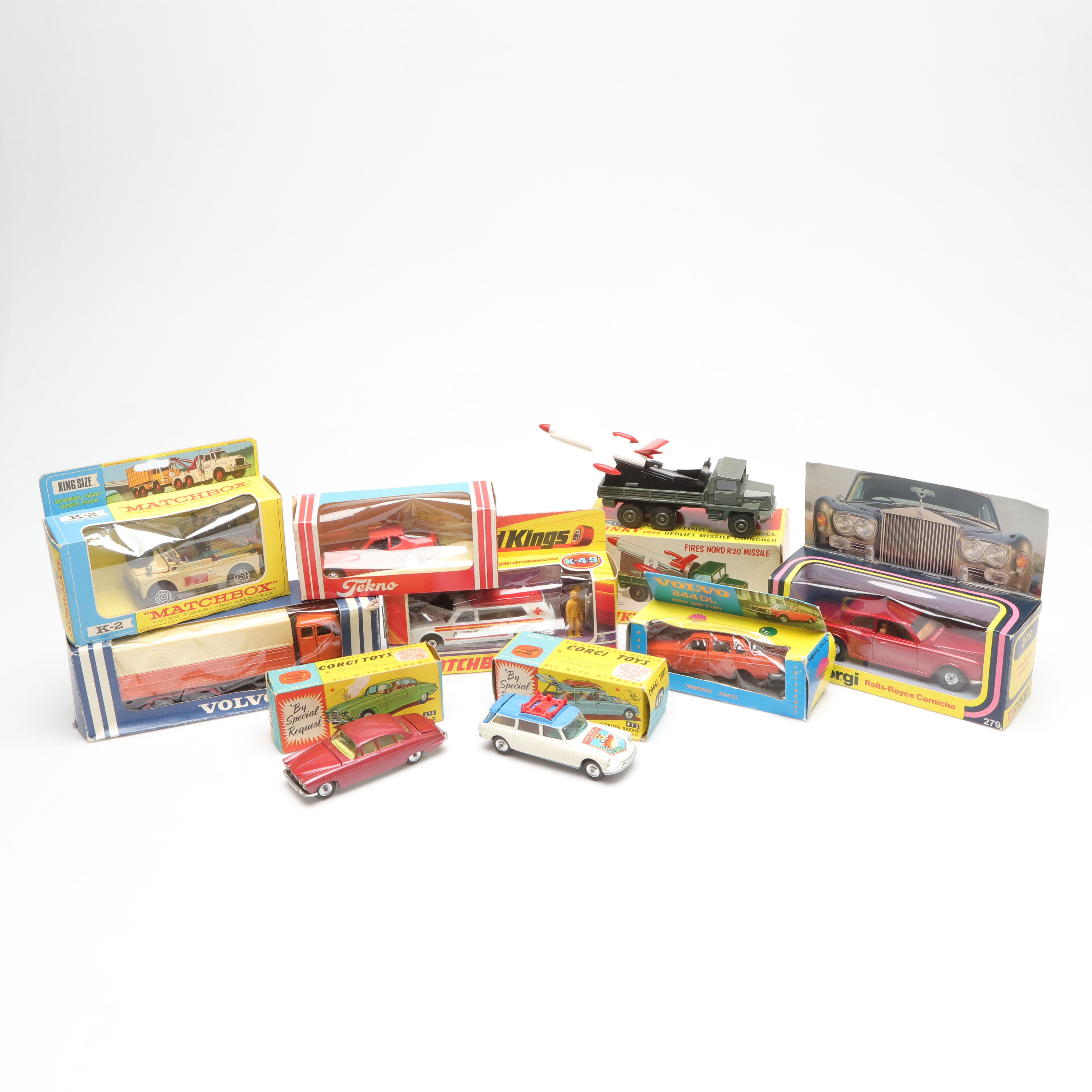 MODELLBILAR/LEKSAKSBILAR, 9 st, bl.a. Corgi, Tekno, Matchbox.