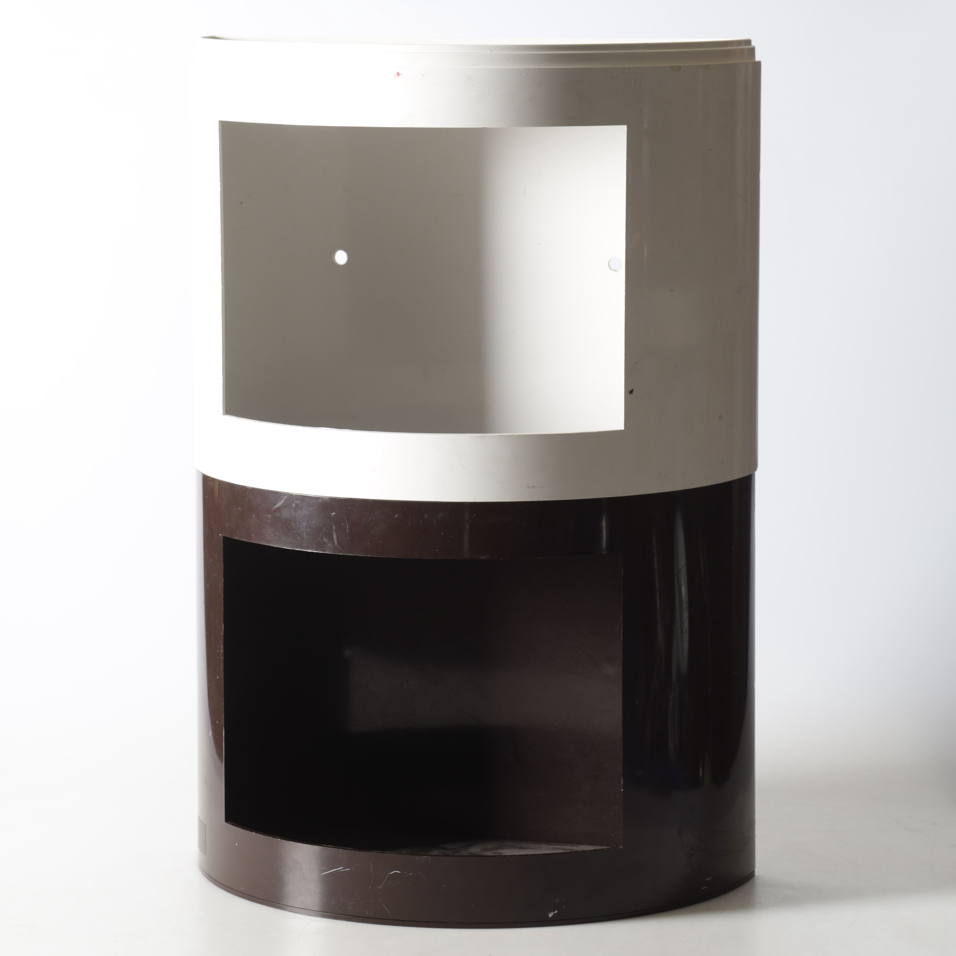 GIORGINA CASTIGLIONI. Hylla, plast, Bilumen Packo, Italien.