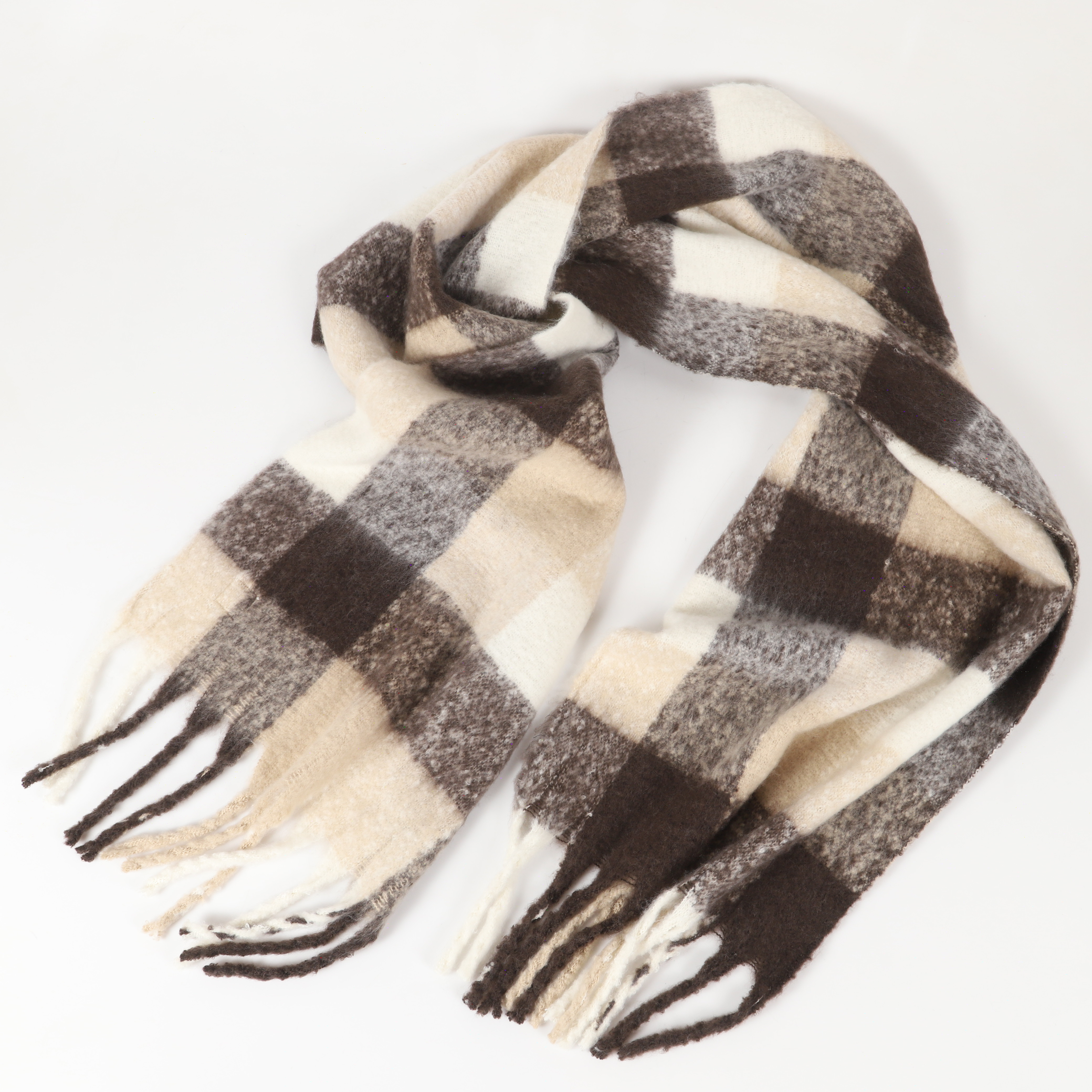 SCARF, stickad med brun och beige rutor, People Planet Future.