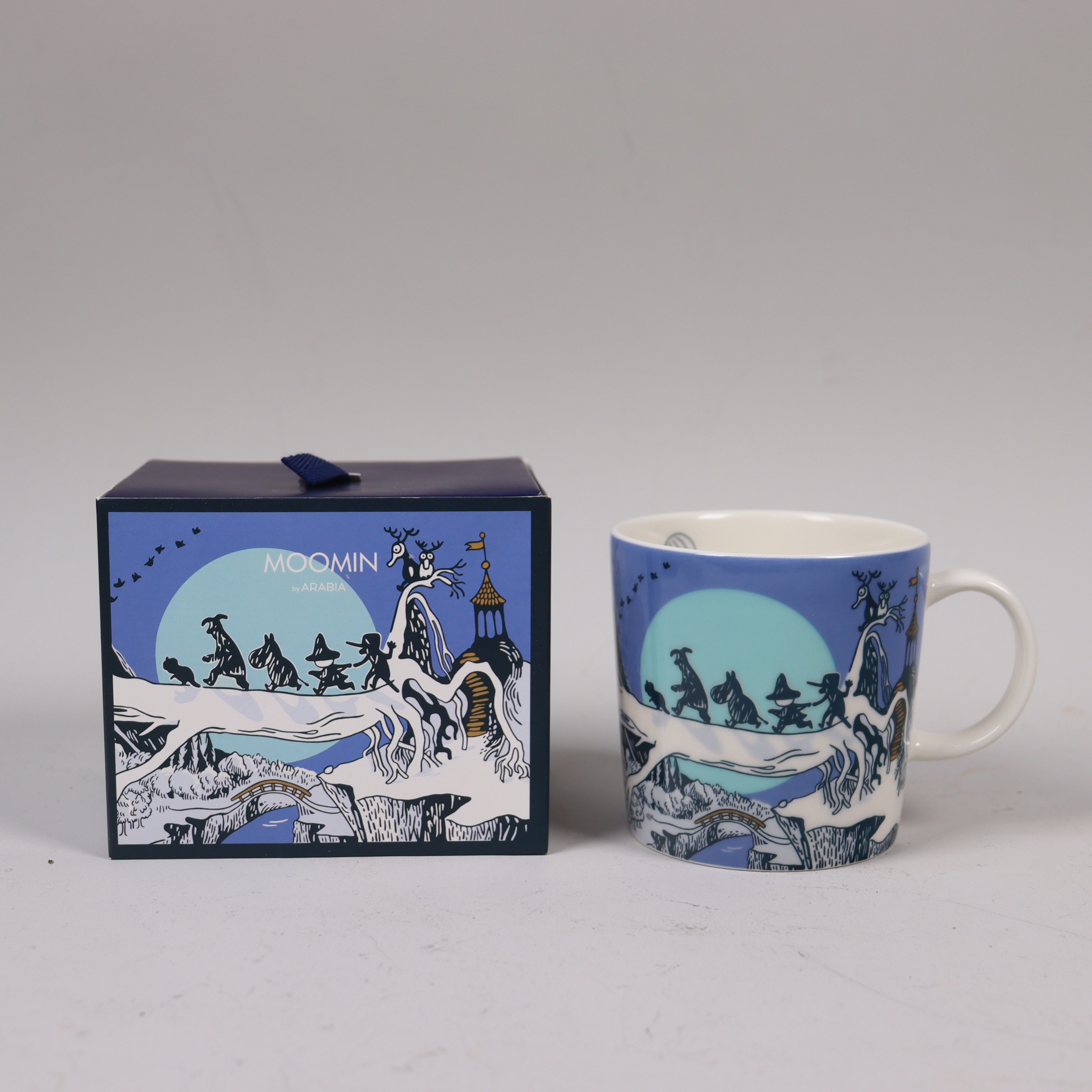 MUMINMUGG, "Resa", Arabia, 2023, specialutgåva det firar Finnairs 100-årsjubileum.