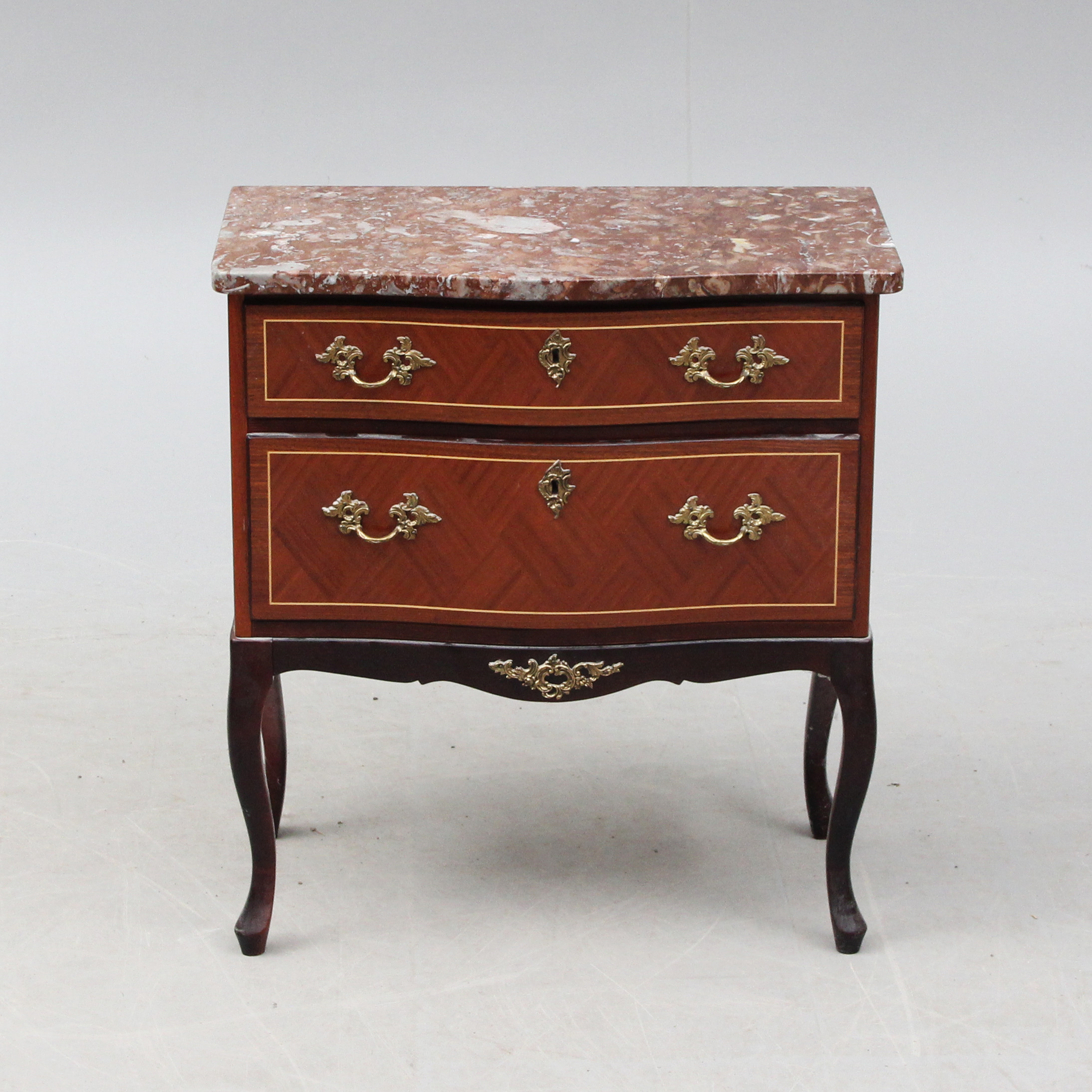 BYRÅ, med stenskiva.