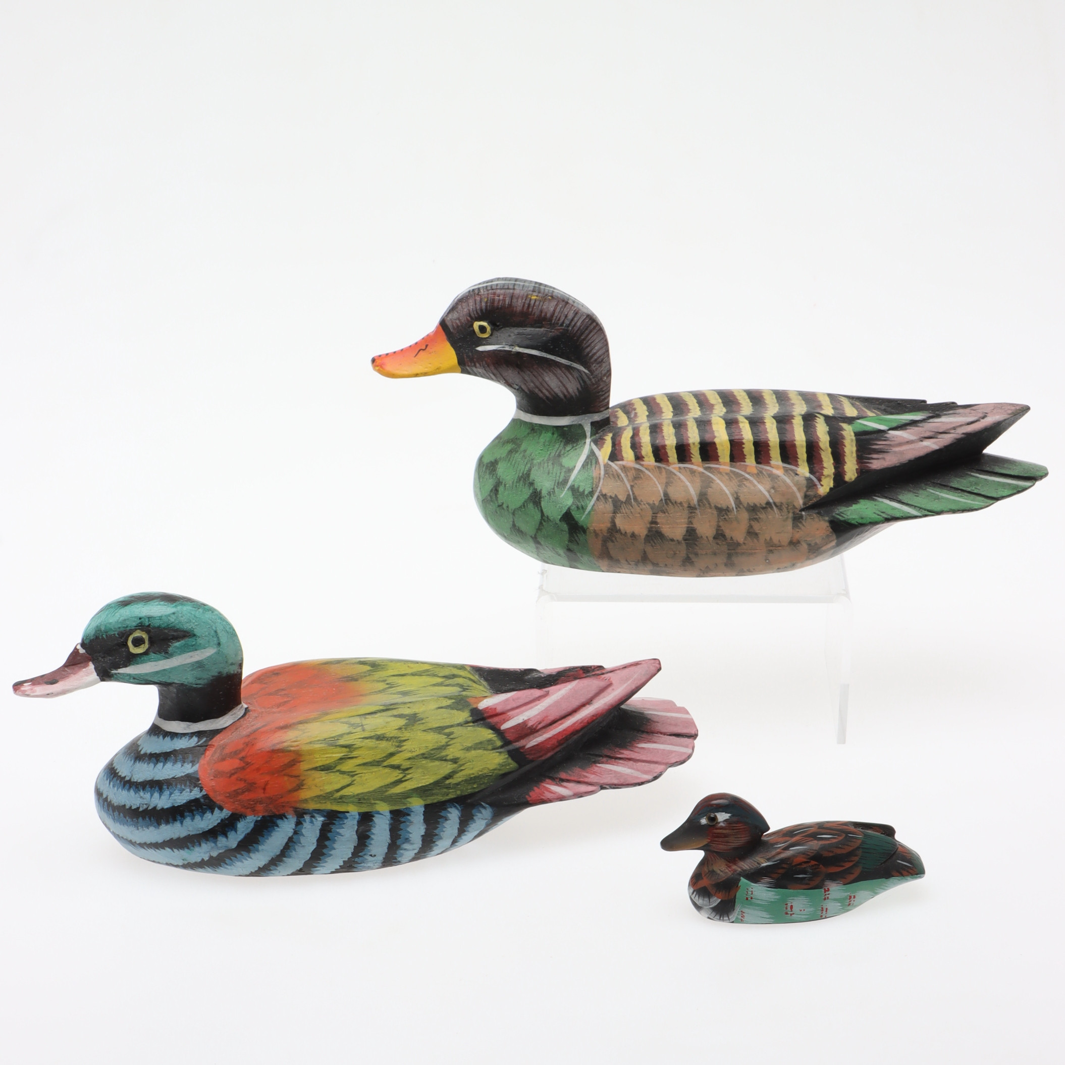 VETTAR, 3 st. bemålat trä, 1900-tal.