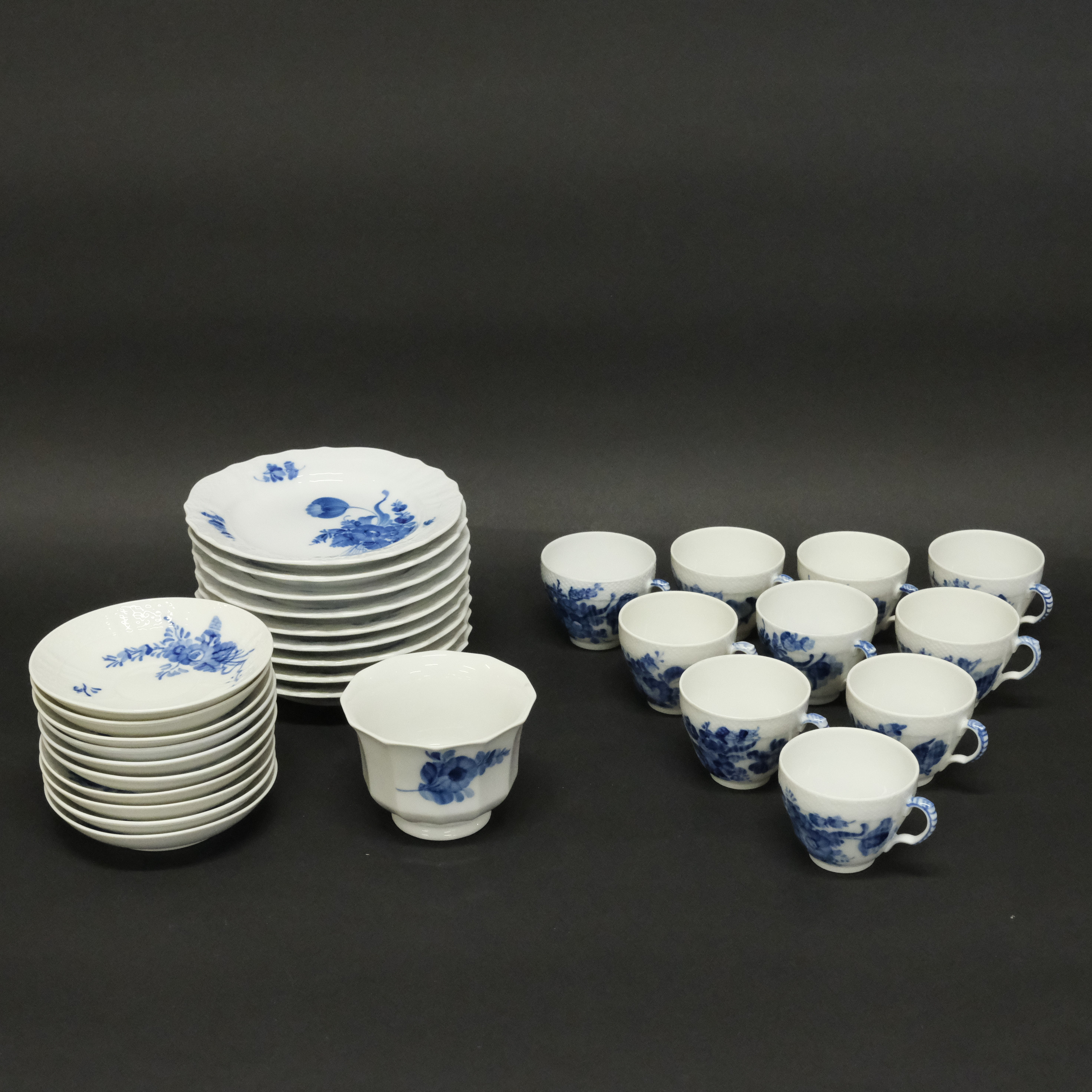 KAFFESERVIS, "BLÅ BLOMST", ROYAL COPENHAGEN, 30 DELAR.