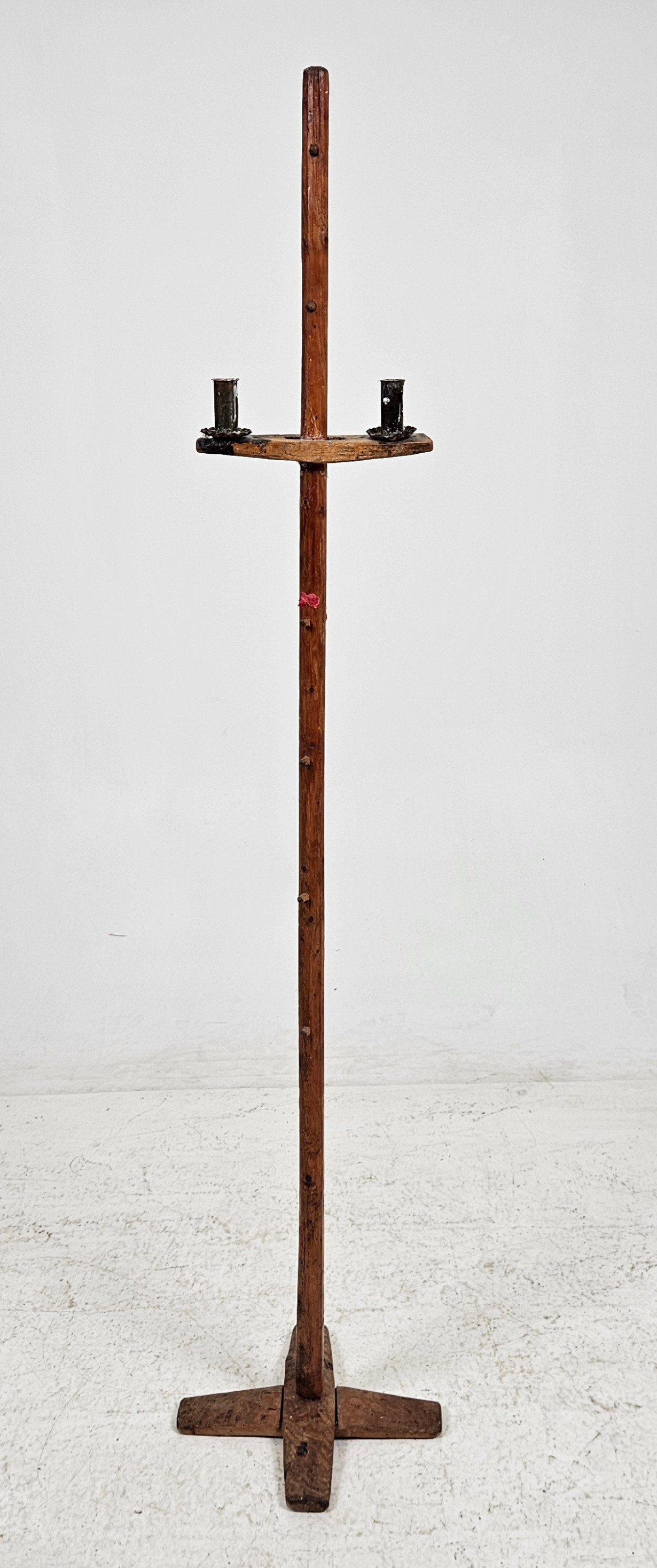 GOLVLJUSSTAKE, för 2 ljus, trä, allmoge, 1800-tal.