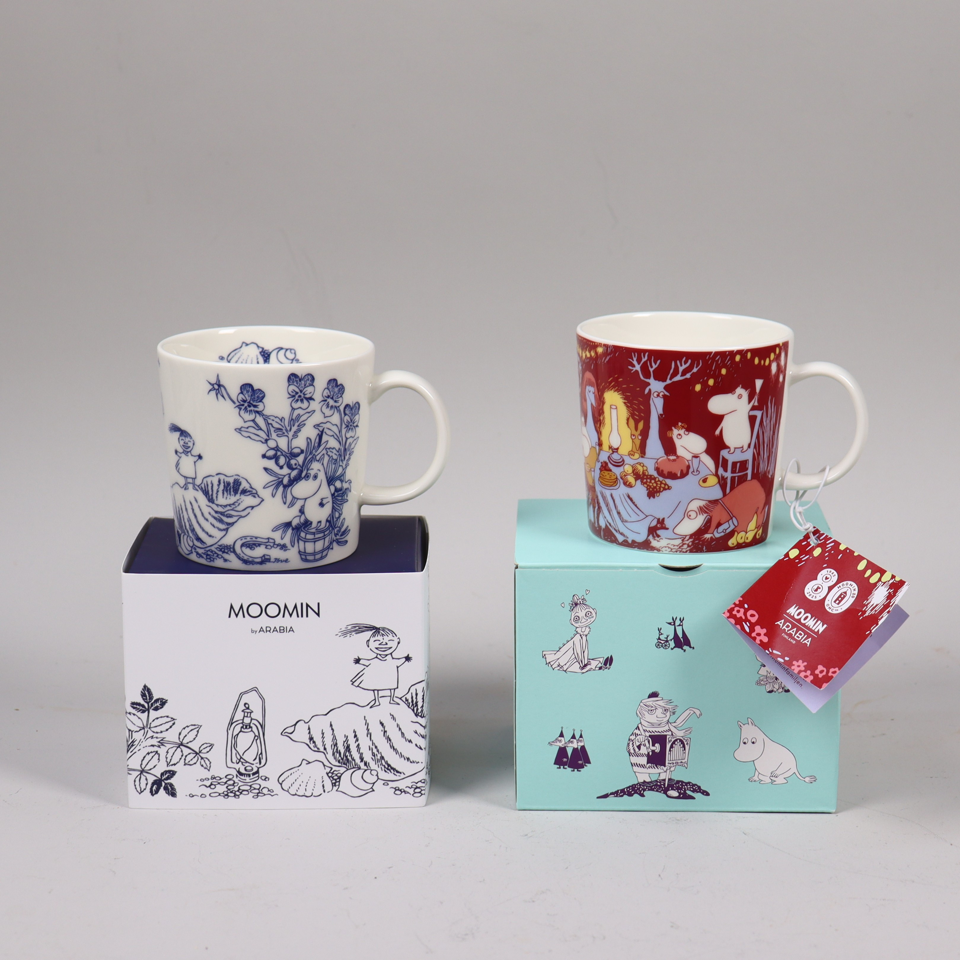 MUMINMUGGAR, Mumindagsmugg "Havsbris" 2023 samt "Festliga Stunder" 2025, Arabia, 2 st.