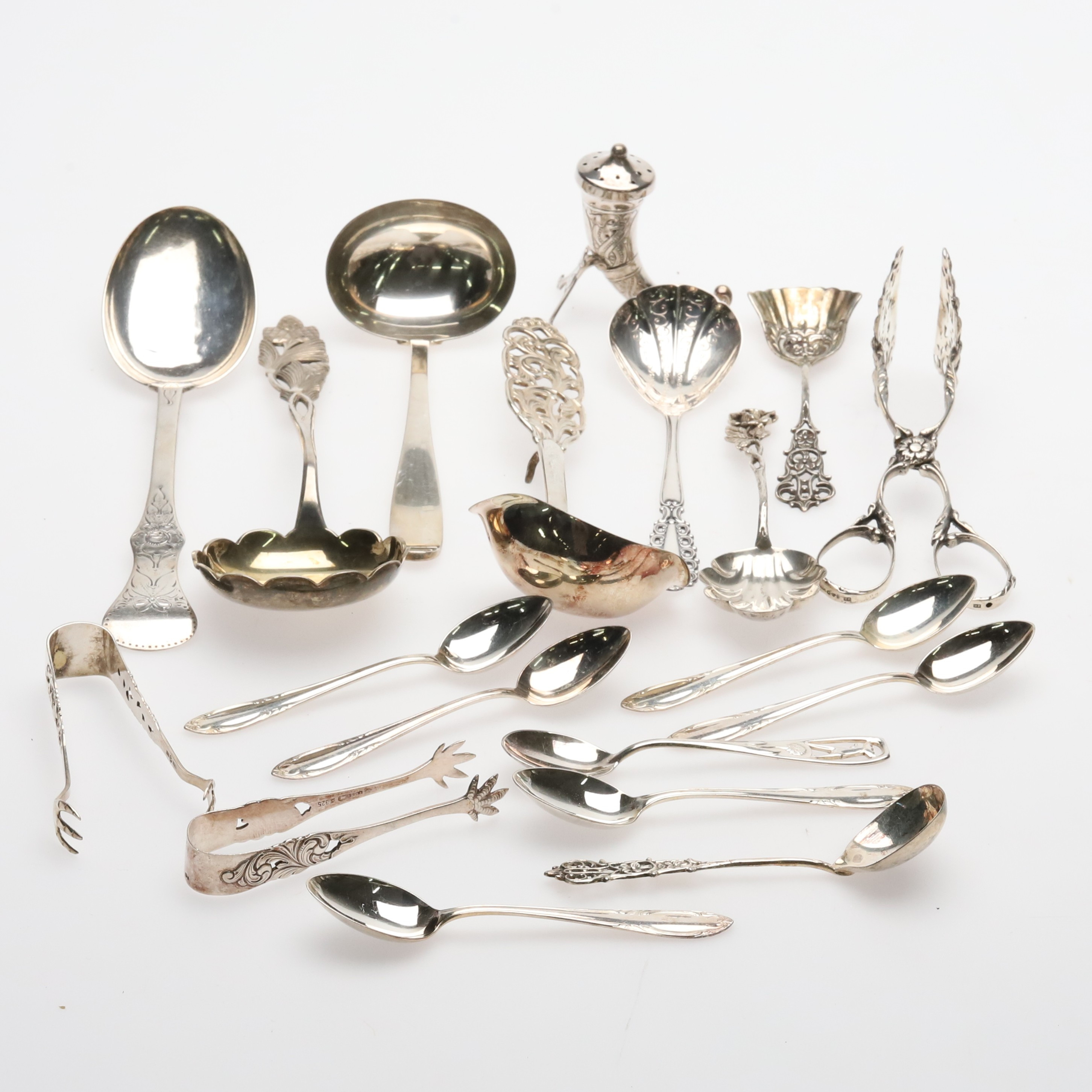 SILVER. POST DIVERSE MATBESTICK SAMT ETT SALTKAR.