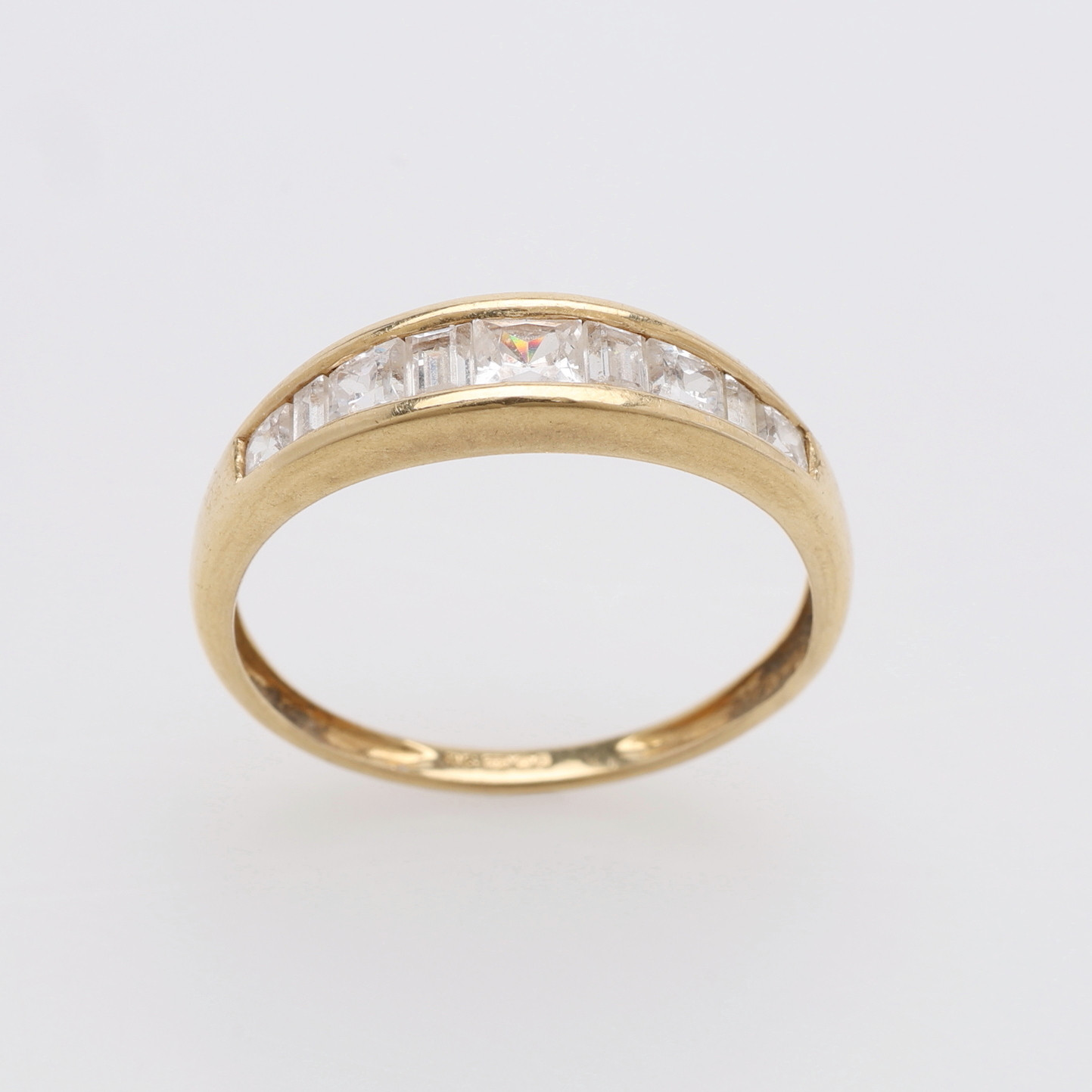 RING, 18K GULD & GLAS, QVC, ENGLAND, TOTALT Ca. 2,3 g.