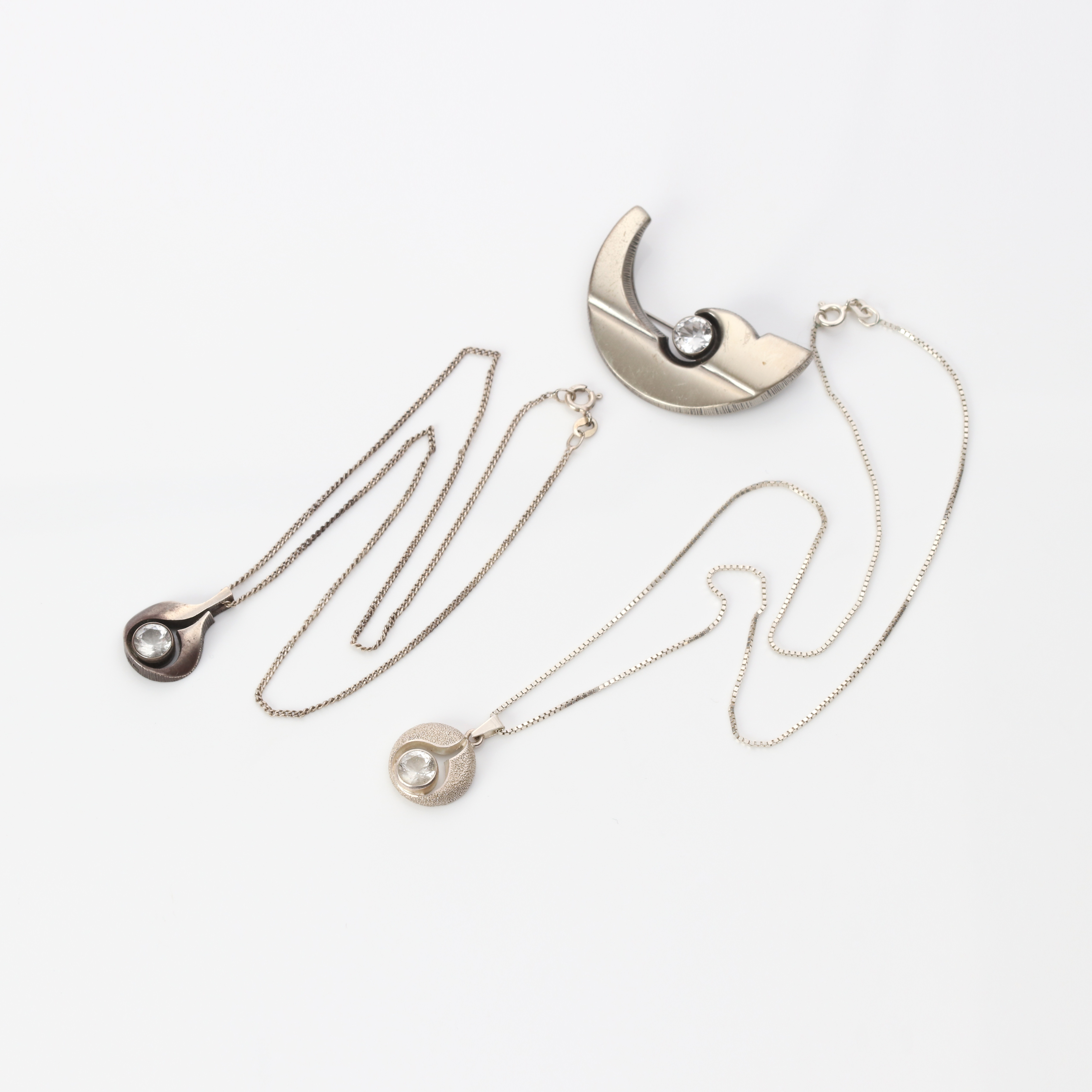 KARL LAINE, SMYCKEN, TRE ST. Sterlingsilver med färglösa stenar, Finnfeelings och Sten & Laine, Finland.