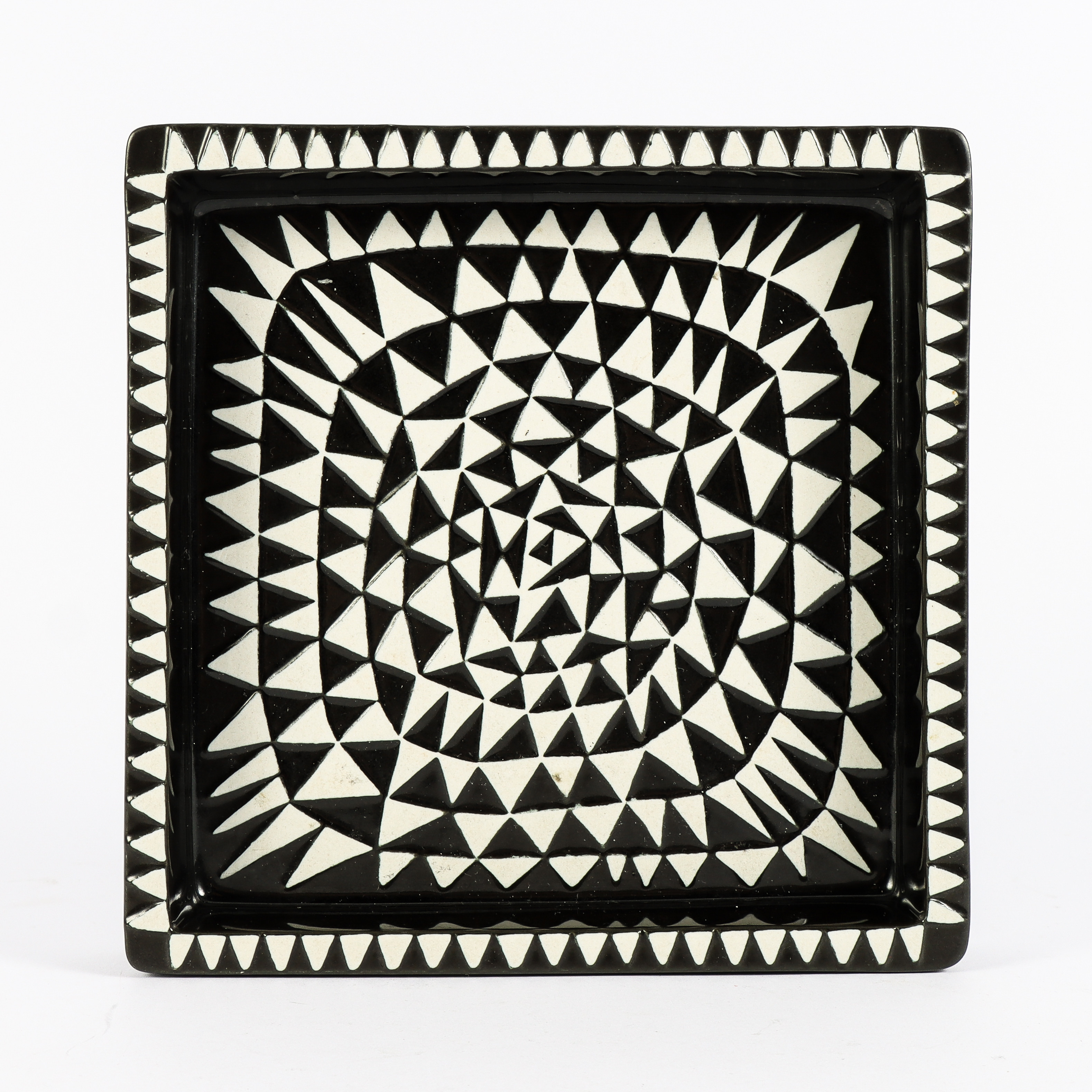 STIG LINDBERG. Fat, Gustavsberg, Domino.