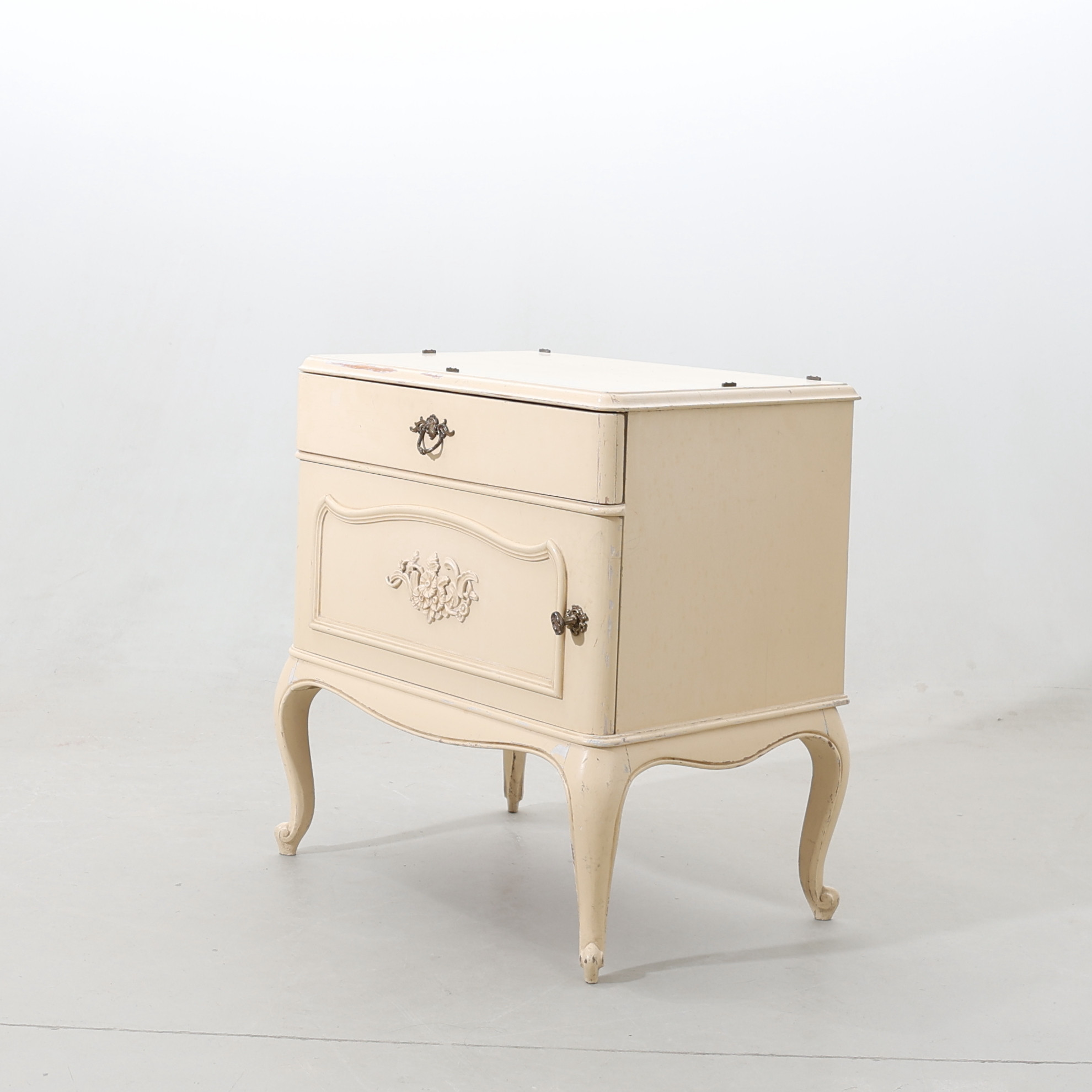 HALLBYRÅ, bondrokoko-stil, 1900-tal.