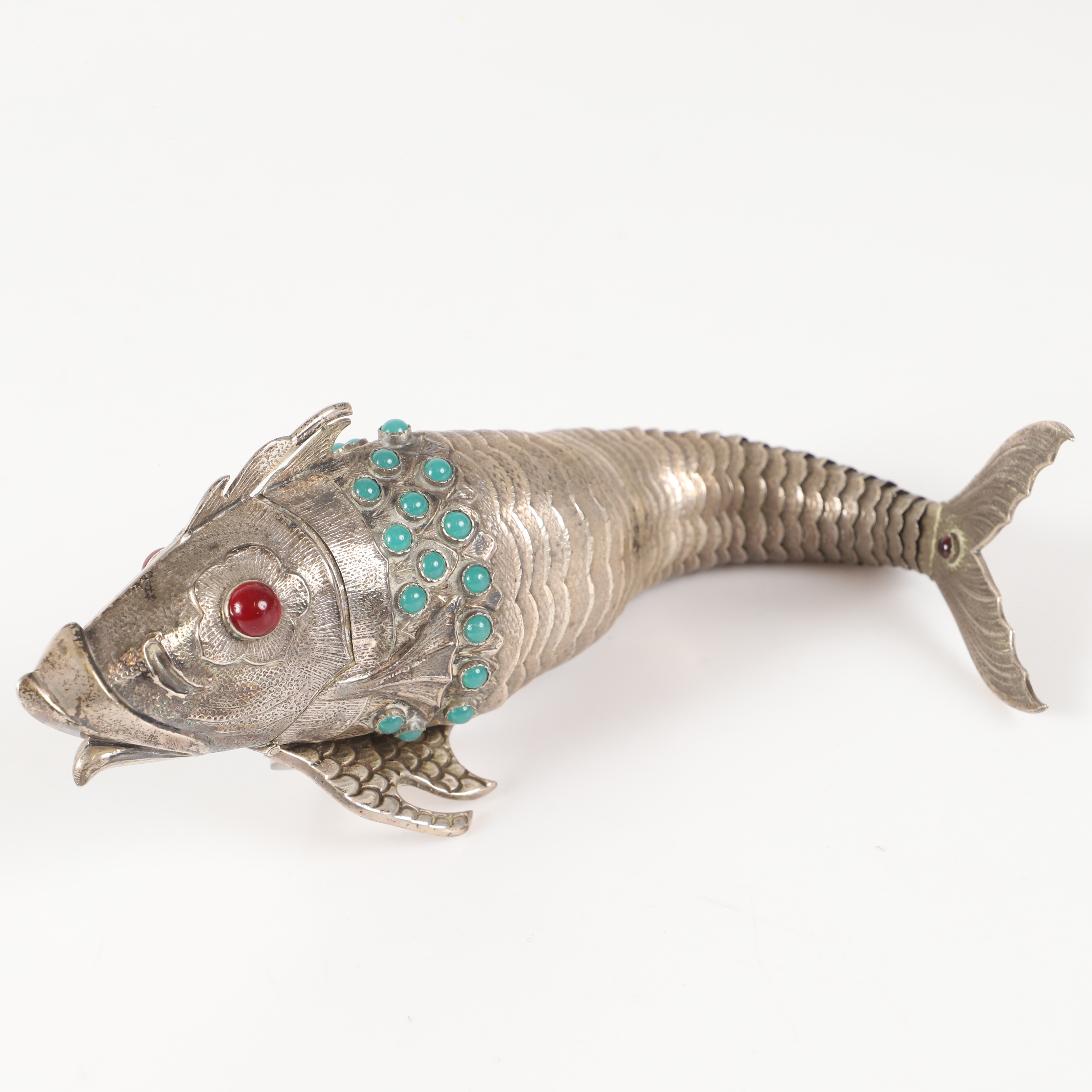 SKULPTUR, fisk med dosa och ledad kropp, silver med cabochonslipade stenar, Spanien.