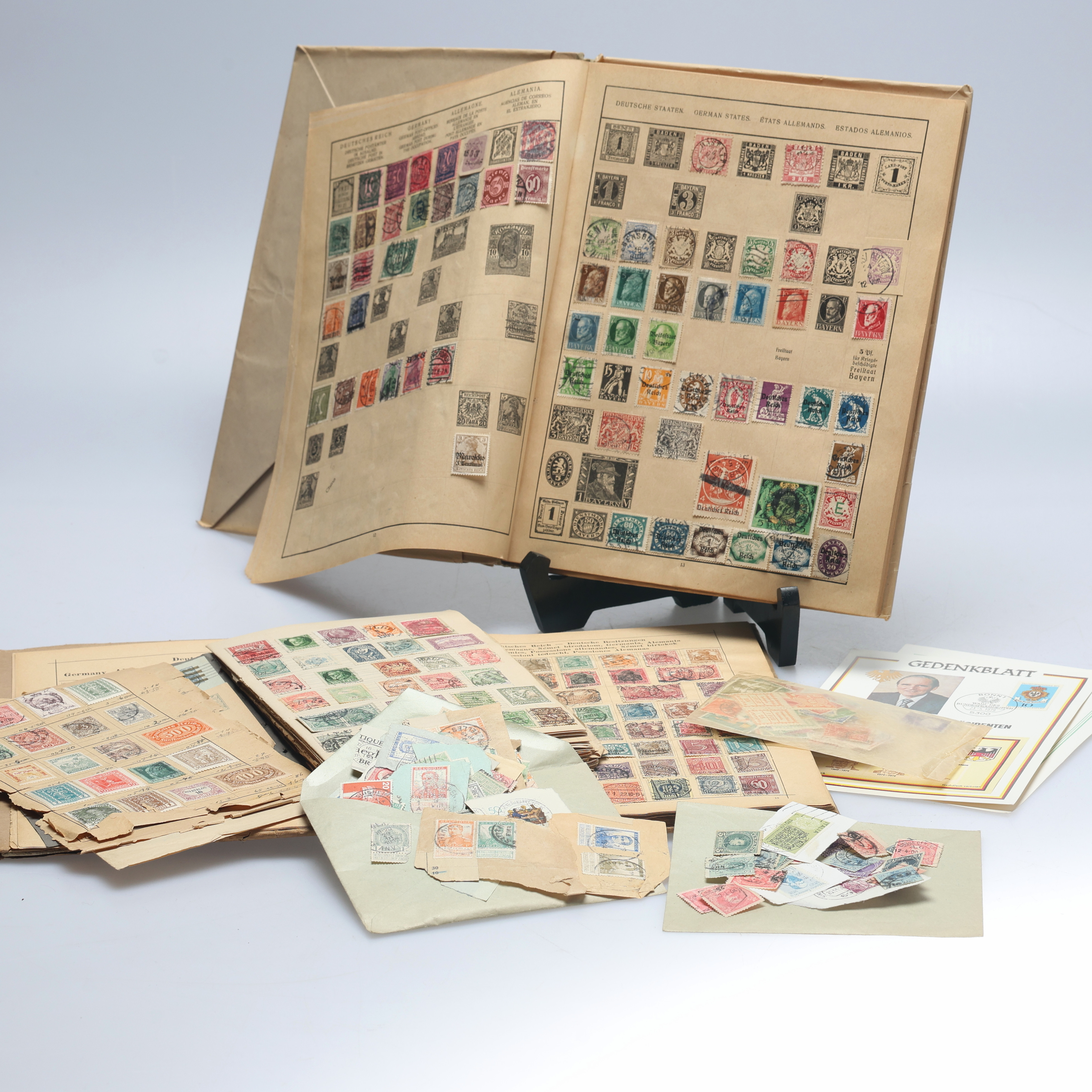 FRIMÄRKSSAMLING, Sverige, Tyskland och övriga världen, 1900-tal.