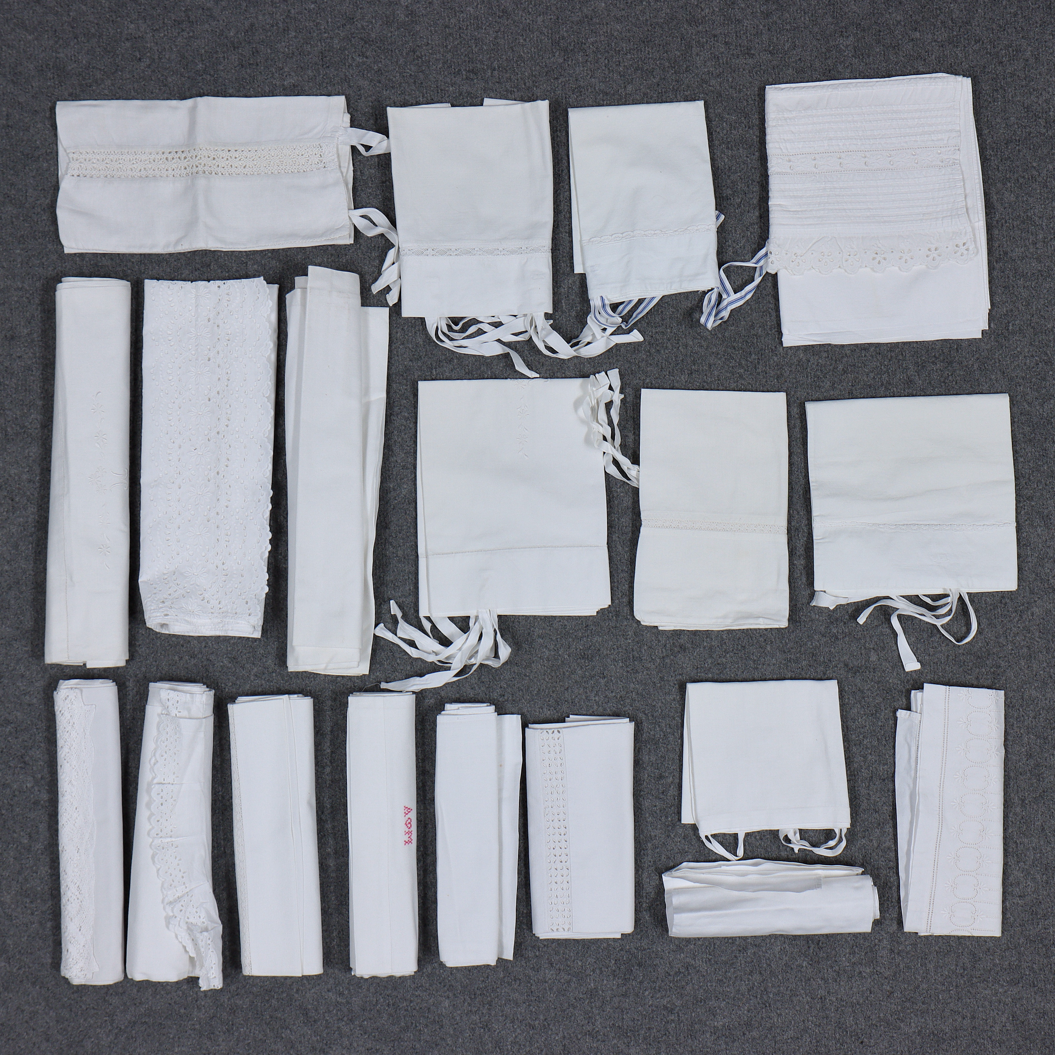 STOR SAMLING BARN/BEBISLAKAN I LINNE, 1900-TAL.