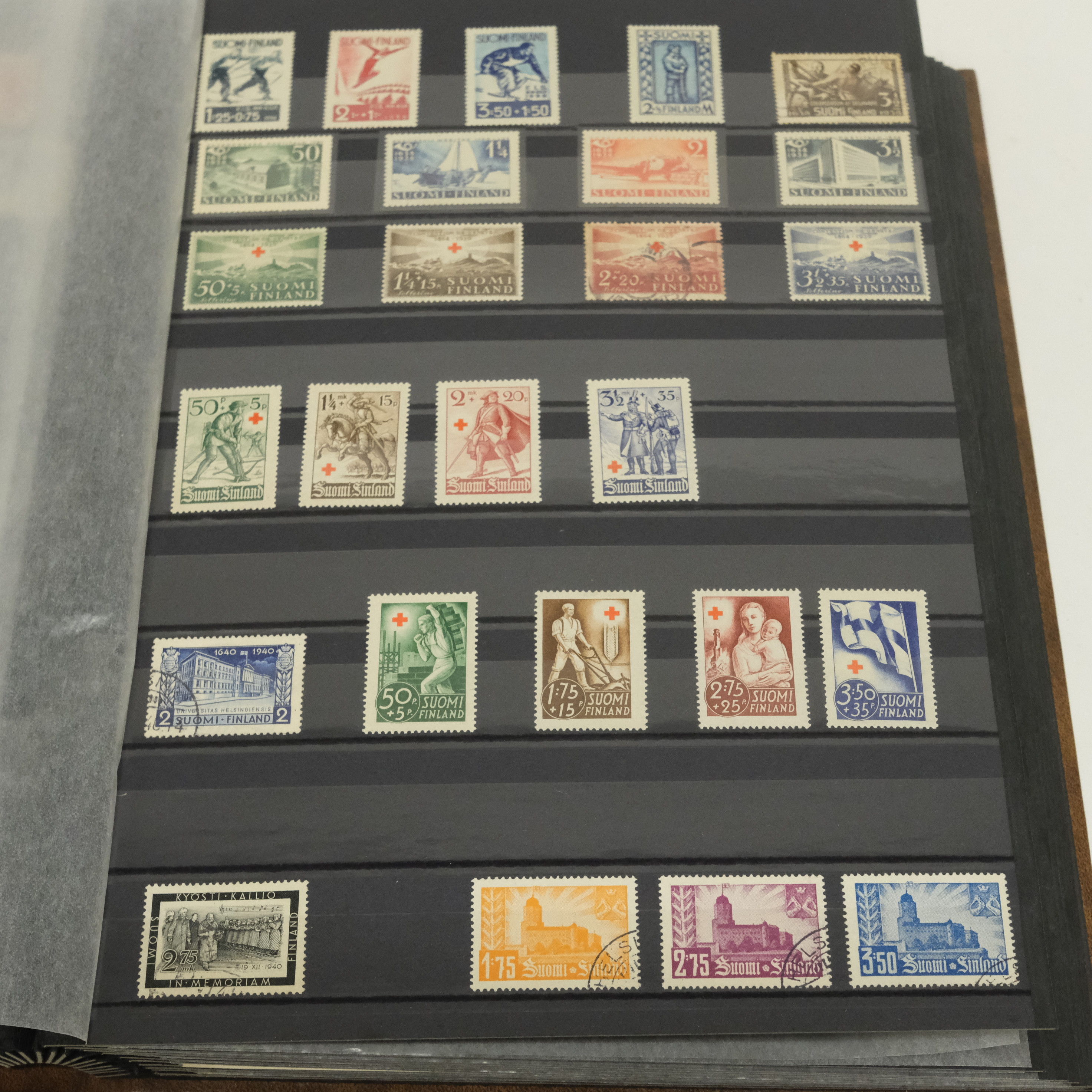 ALBUM MED FRIMÄRKEN, FINLAND SAMT LÖSA BLAD.