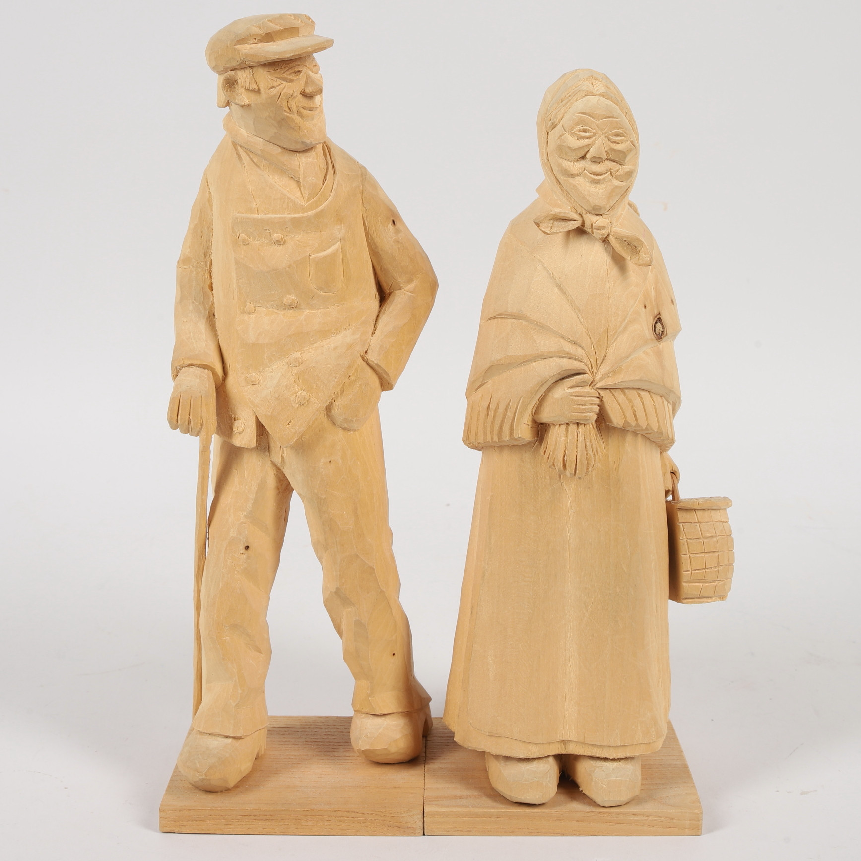 Skulpturer, ett par, handsnidade, trä, signerade NEM, 1970-tal.