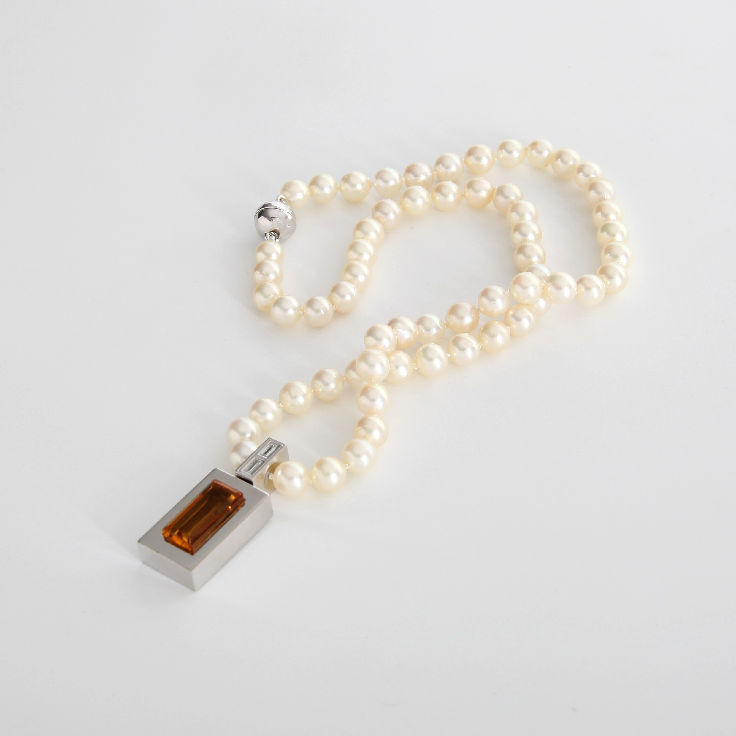 HORACIO RAMIREZ ACHINELLI f 1941. Pärlcollier med hänge i 18K vitguld, citrin och diamanter, unik, 1990-tal.