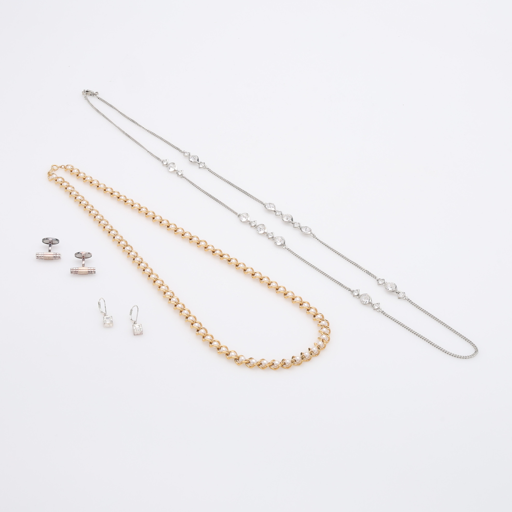 COLLIER, ÖRHÄNGEN & MANSCHETTKNAPPAR, 4 DELAR, BL.A NAPIER & GIVENCHY.