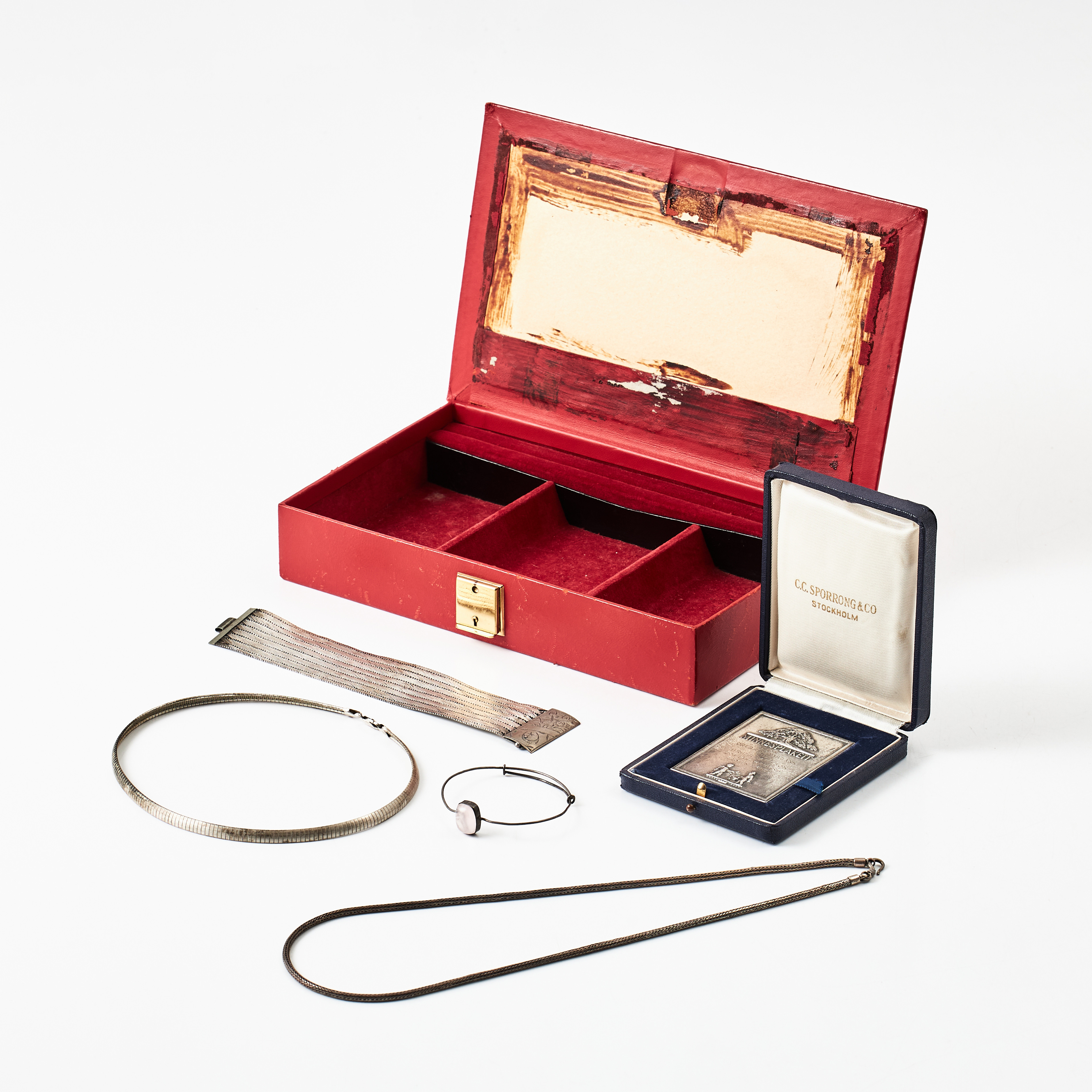 ARMBAND, silver/800, halvledad länk, ARMRING, med cabochonslipad rosenkvarts, HALSBAND, 2 st., MINNESPLAKETT, silver/stelingsilver, från Örebro Sparbank, stämplad Metallfabriks A/B, CC Sporrong, Stockholm 1950.