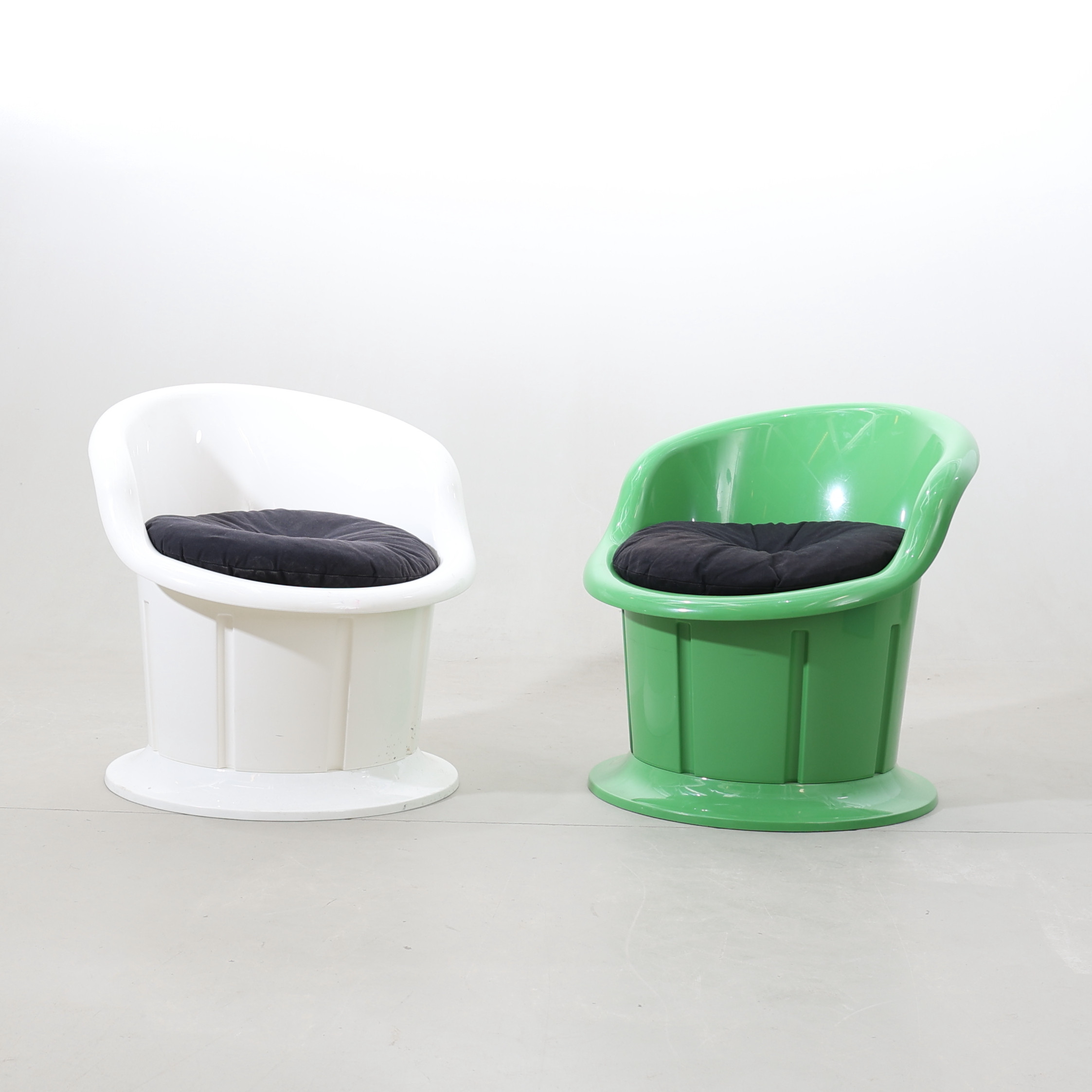 KNUT OCH MARIANNE HAGBERG. Fåtöljer, 2 st, plast, "Popptorp", IKEA, 2000-tal.