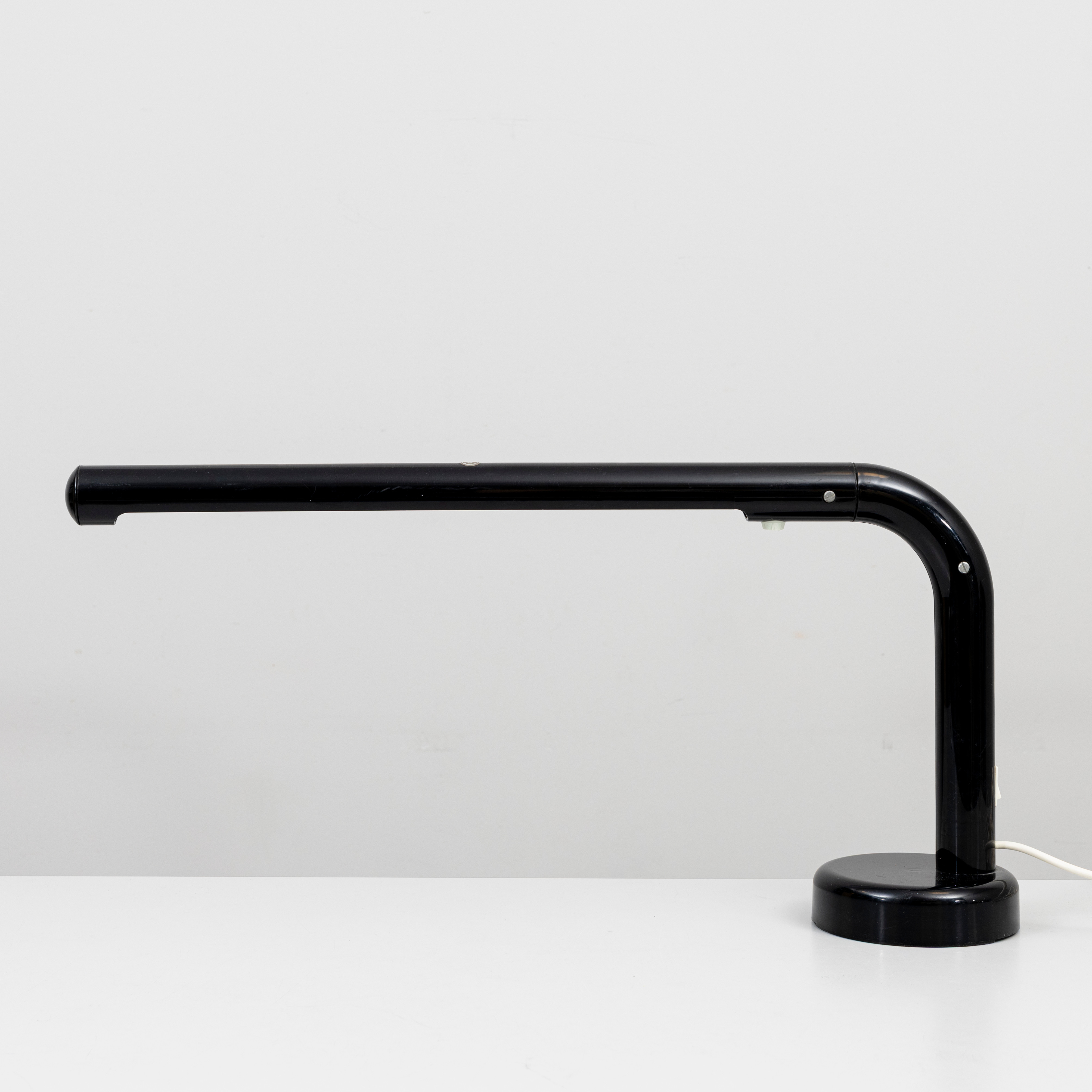 ANDERS PEHRSON. Bordslampa, svart plast, "Tuben", Aelje Lyktan, 1970-tal.