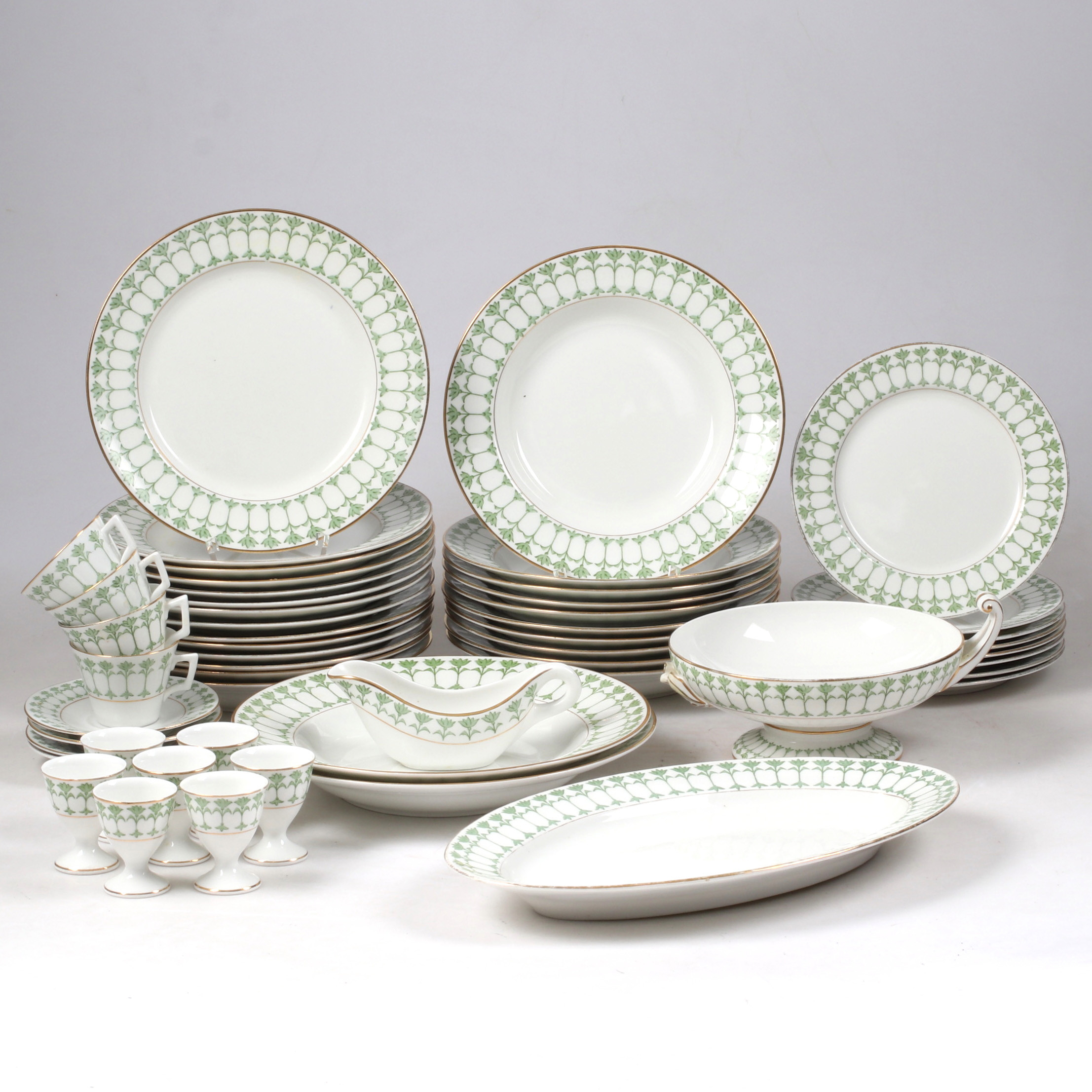 SERVISDELAR 51 delar porslin, "Julia", Rörstrand, tidigt 1900-tal.