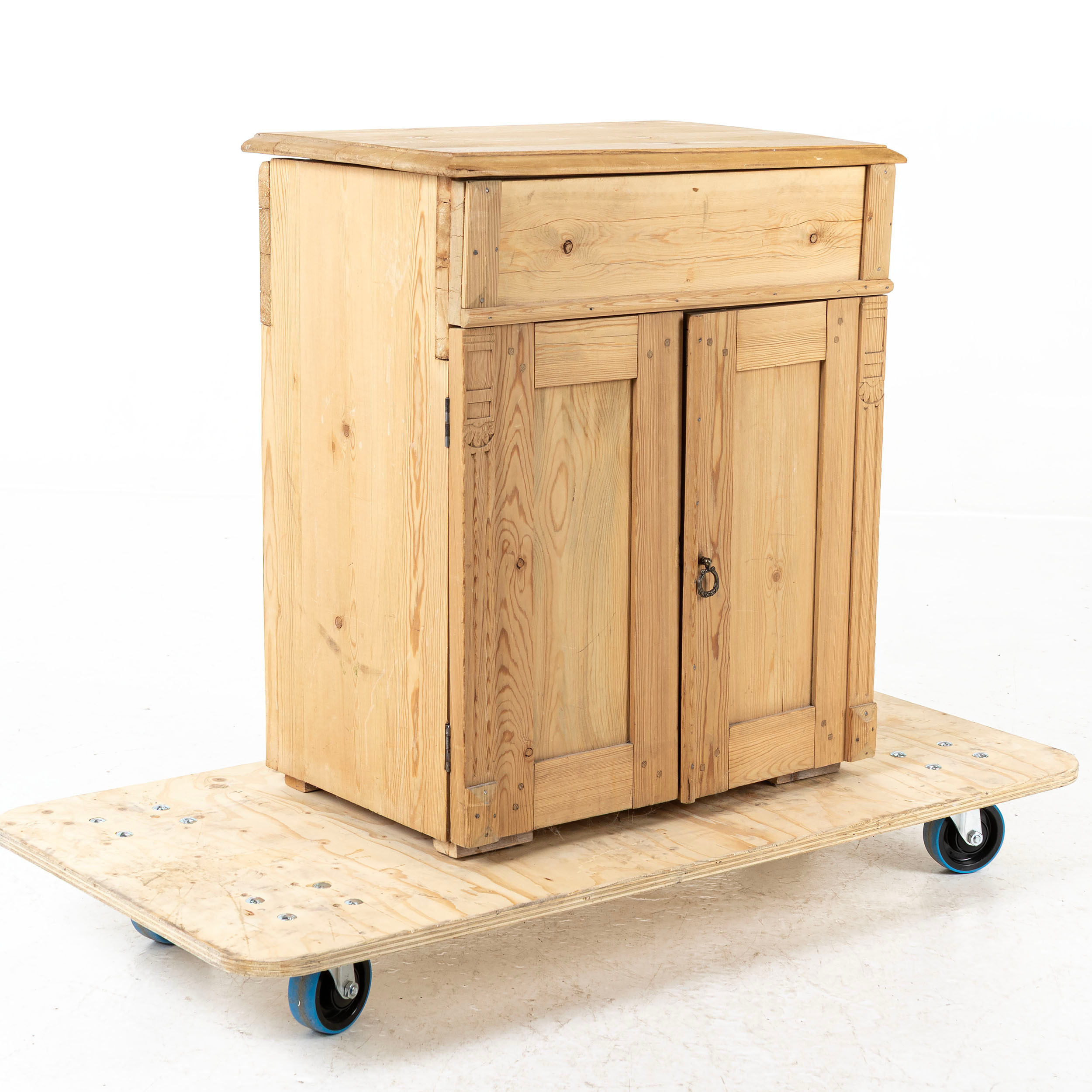 KOMMOD, nyrenässans, sekelskiftet 1900.