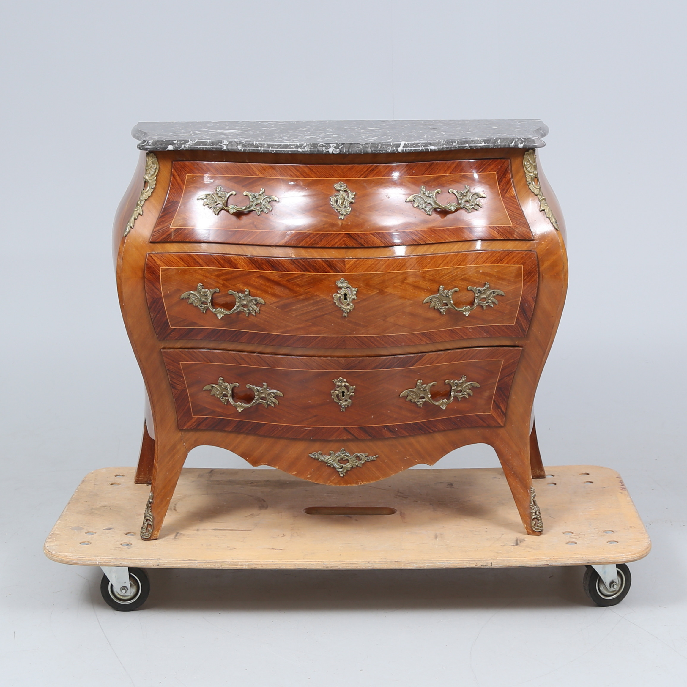 BYRÅ med marmorskiva, rokokostil, 1900-tal.