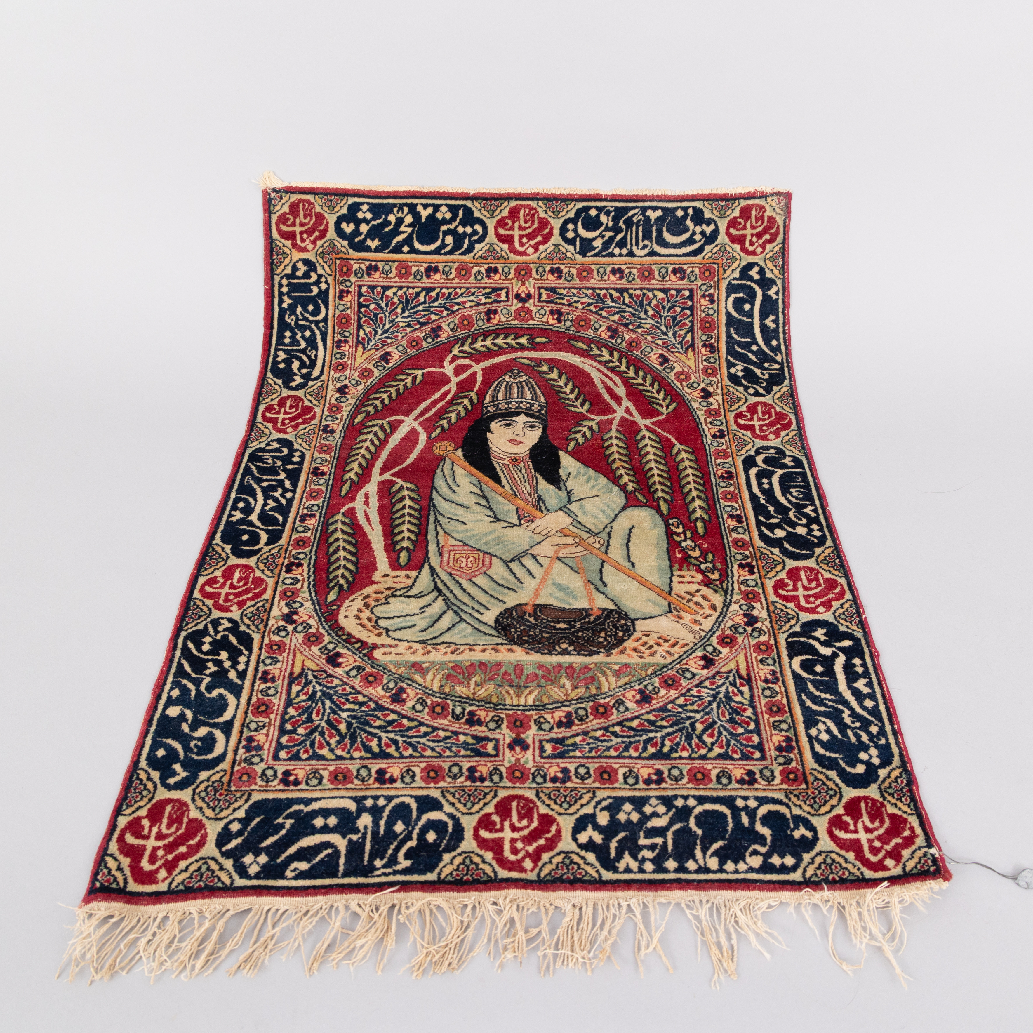 BÖNEMATTA, figural "Dervish", Täbriz eller Kerman, antik, mått 80x57.