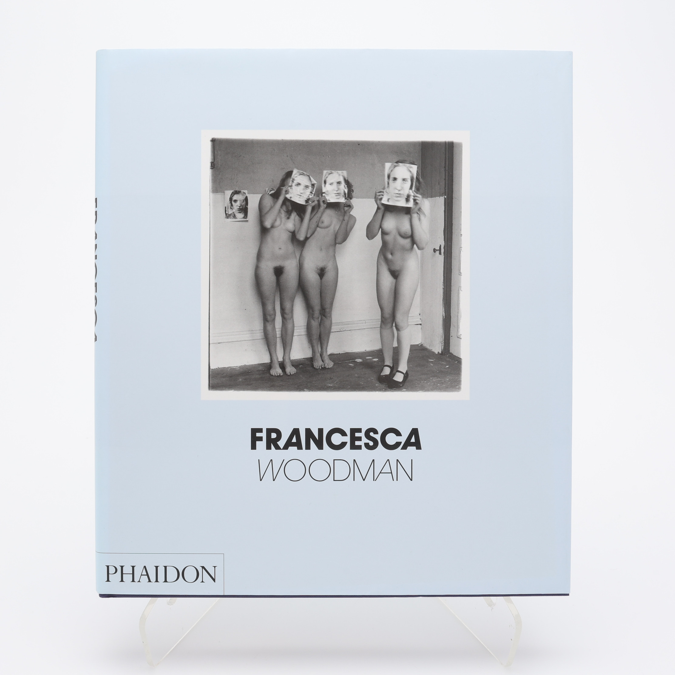 FOTO. DEN POSTUMA MONOGRAFIN OM DEN AMERIKANSKA FOTOGRAFEN FRANCESCA WOODMAN (1958-1981).