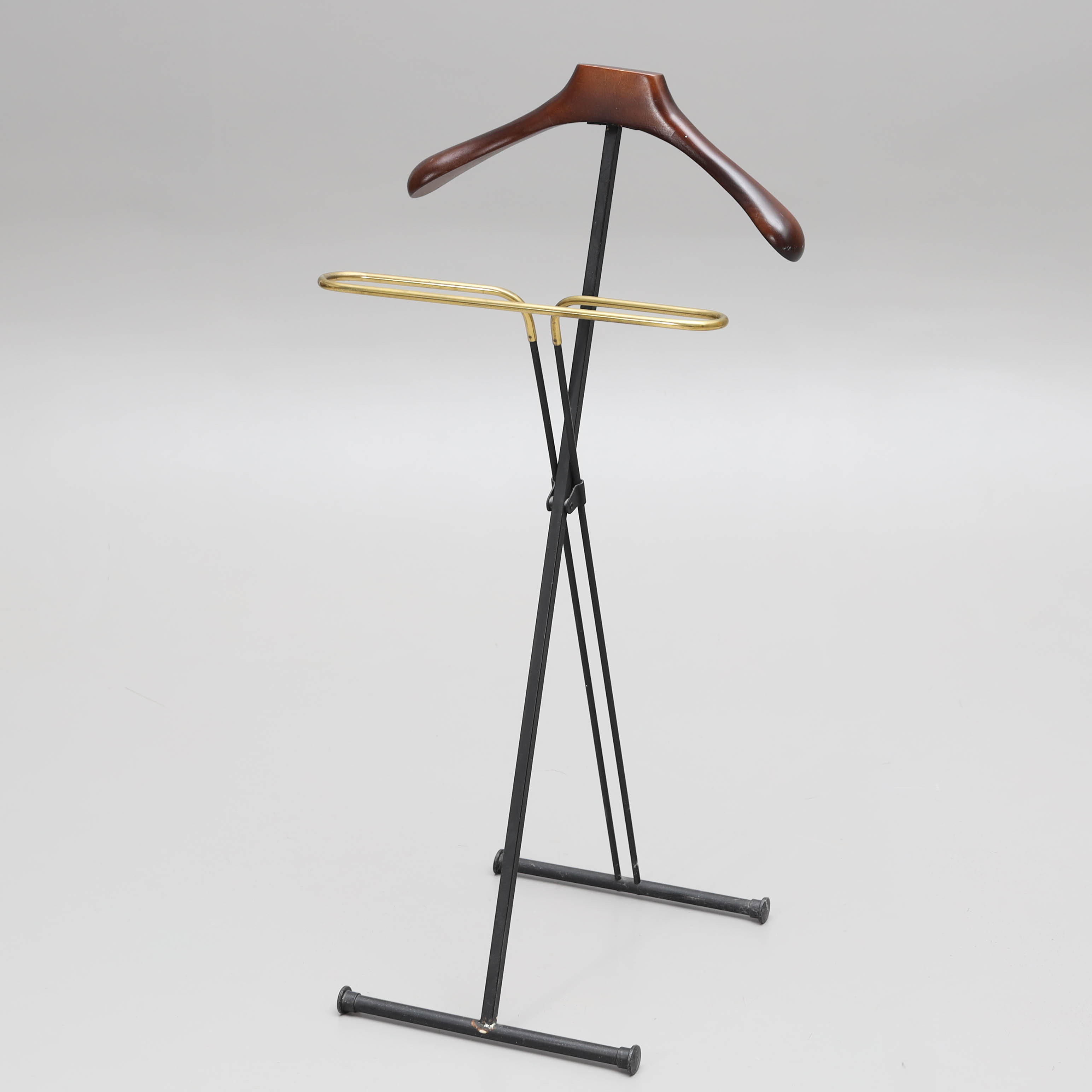 HERRBETJÄNT, lackad metall, mässing & trä, 1900-tal.