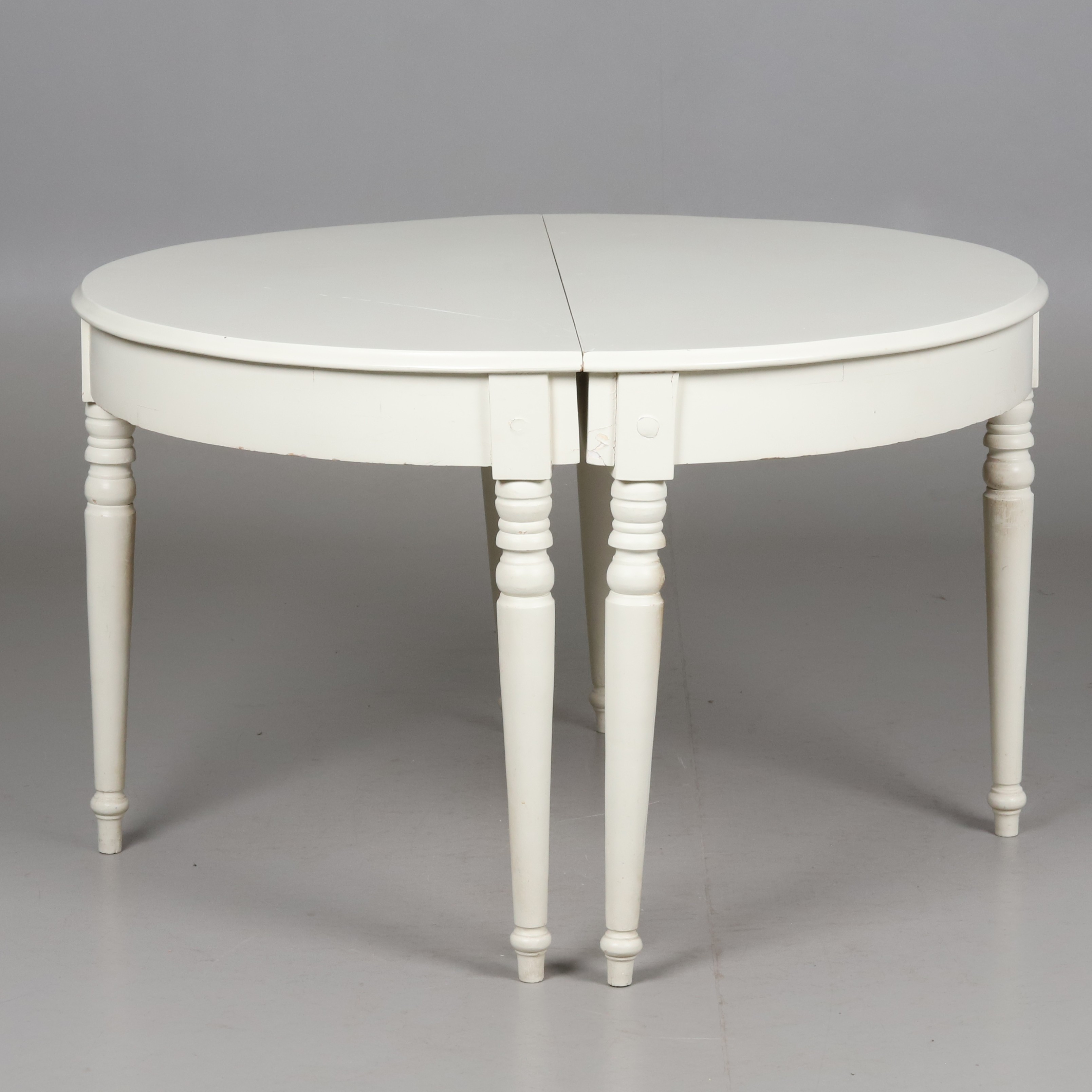 MÅNBORD, 2-delat, bemålat trä, 1800-talets senare del.