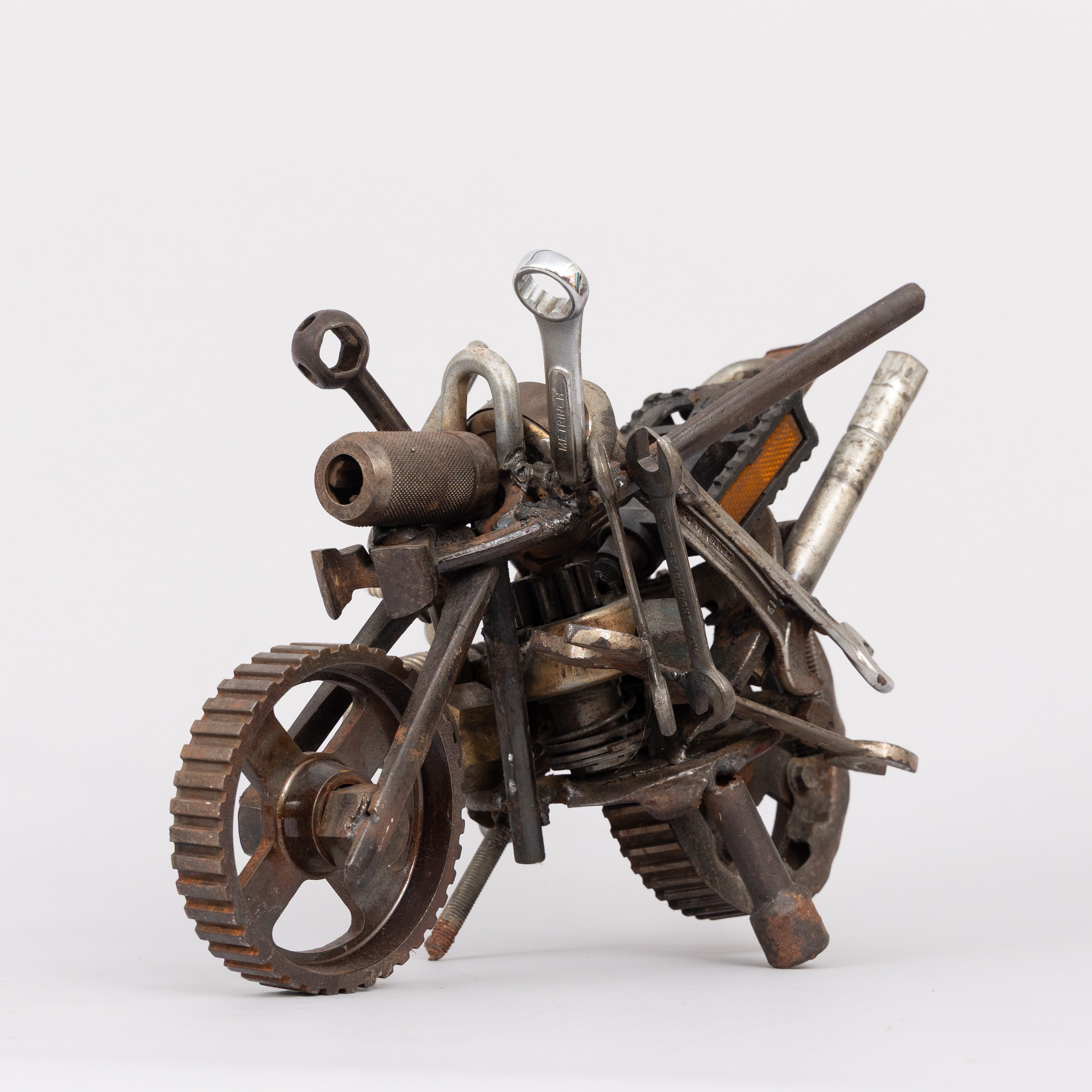 BOB PASTERKAMP. SKULPTUR, motorcykel, svets och smide s. k. skrotskulptur, 1990-tal, unik, signerad BP.