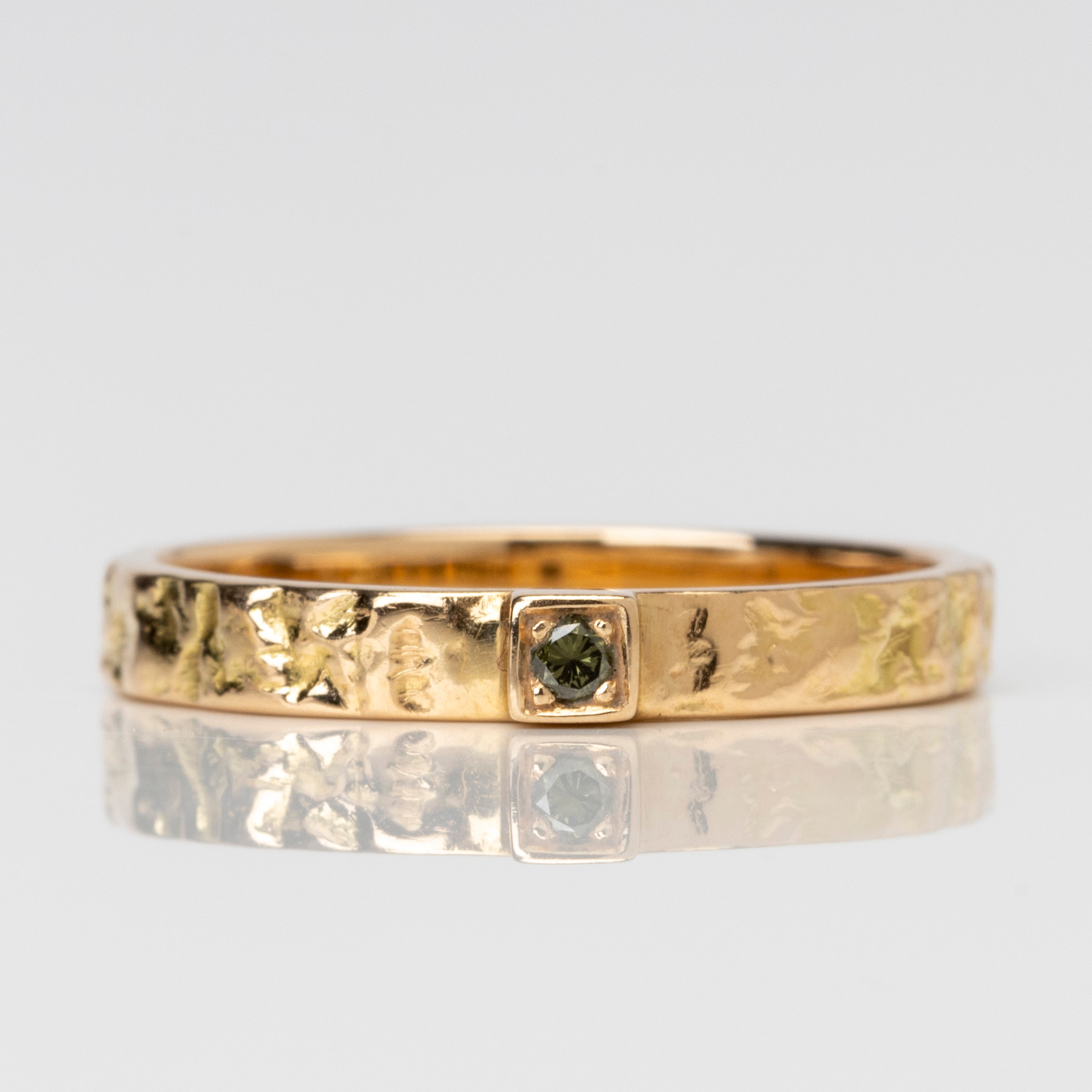 RING, guld, 18K med grön diamant, Alton, 1994.