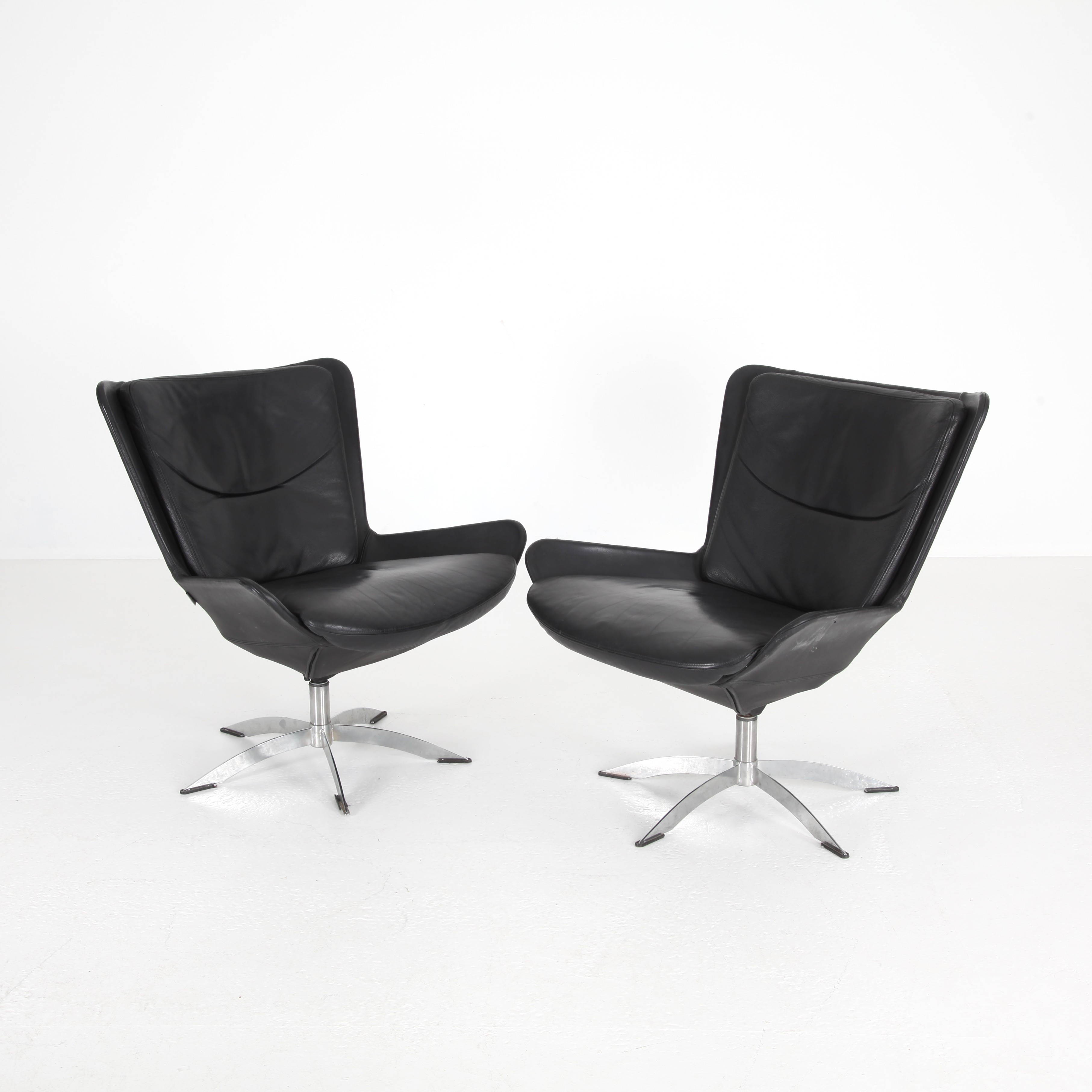 FÅTÖLJER, 1 par, svart skinn, HJORT KNUDSEN, Danmark.