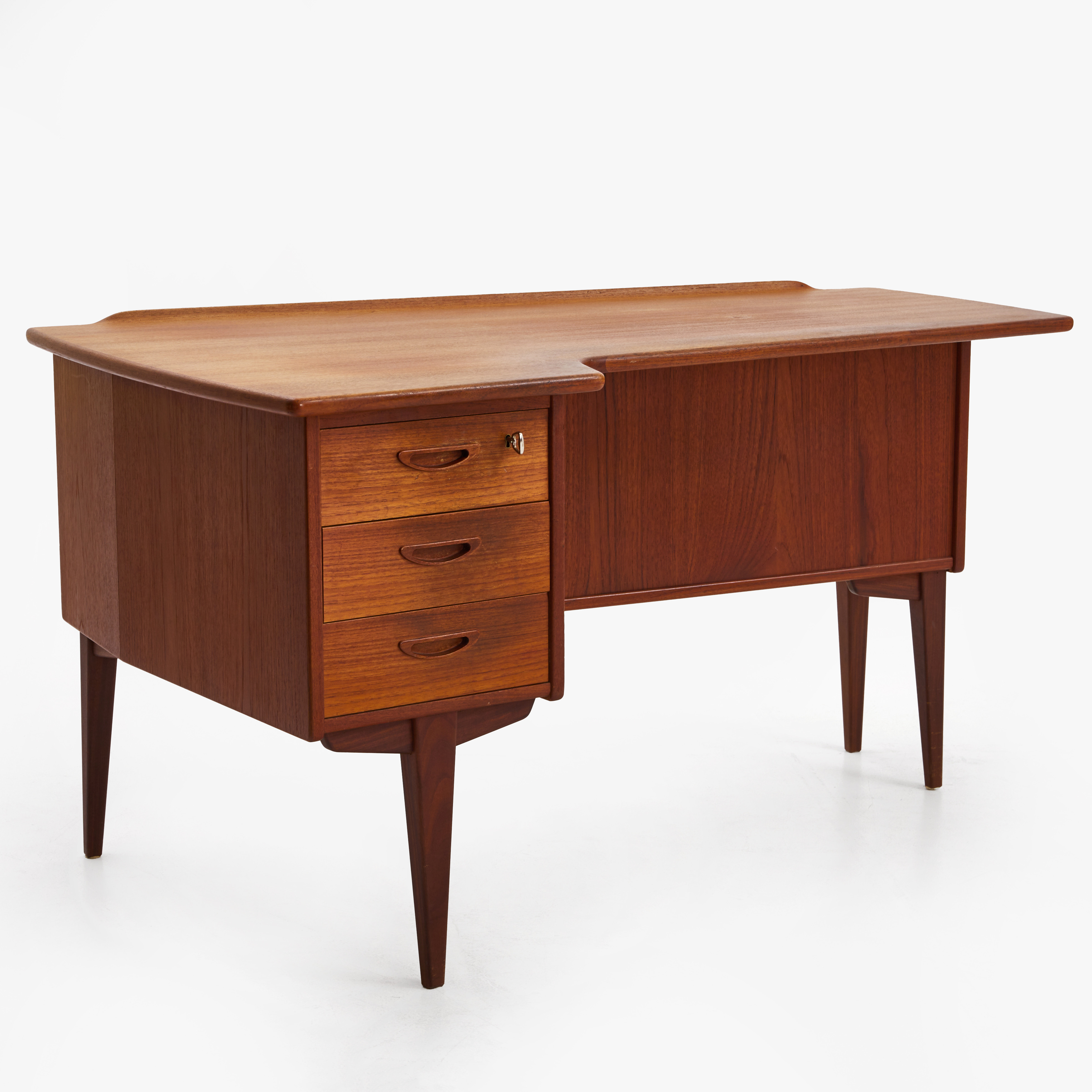 LELÅNGS MÖBELFABRIK. Skrivbord, teak, Sverige, 1900-talets mitt.