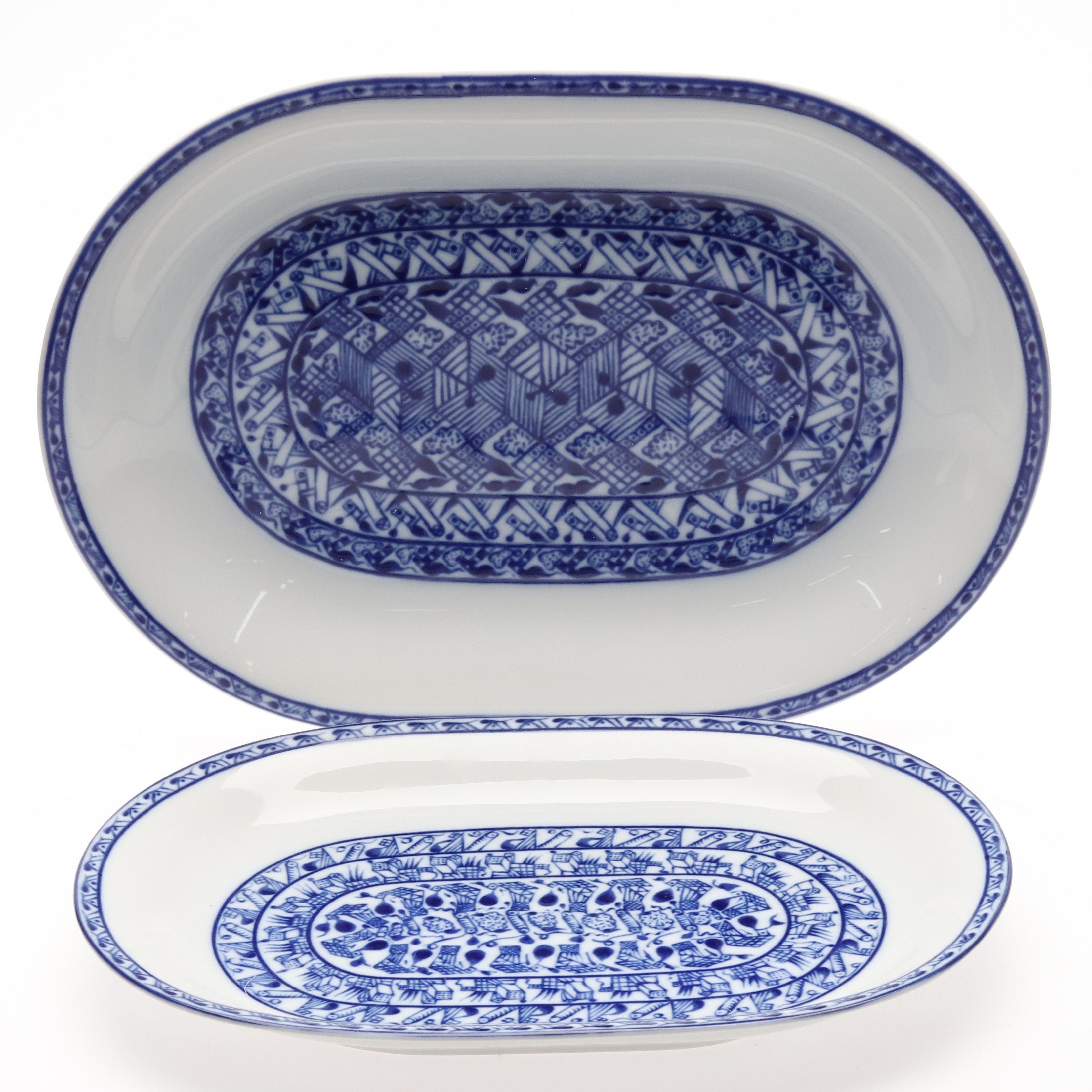 OIVA TOIKKA. Uppläggningsfat, 2 st, "Cobolti", Rörstrand, porslin.