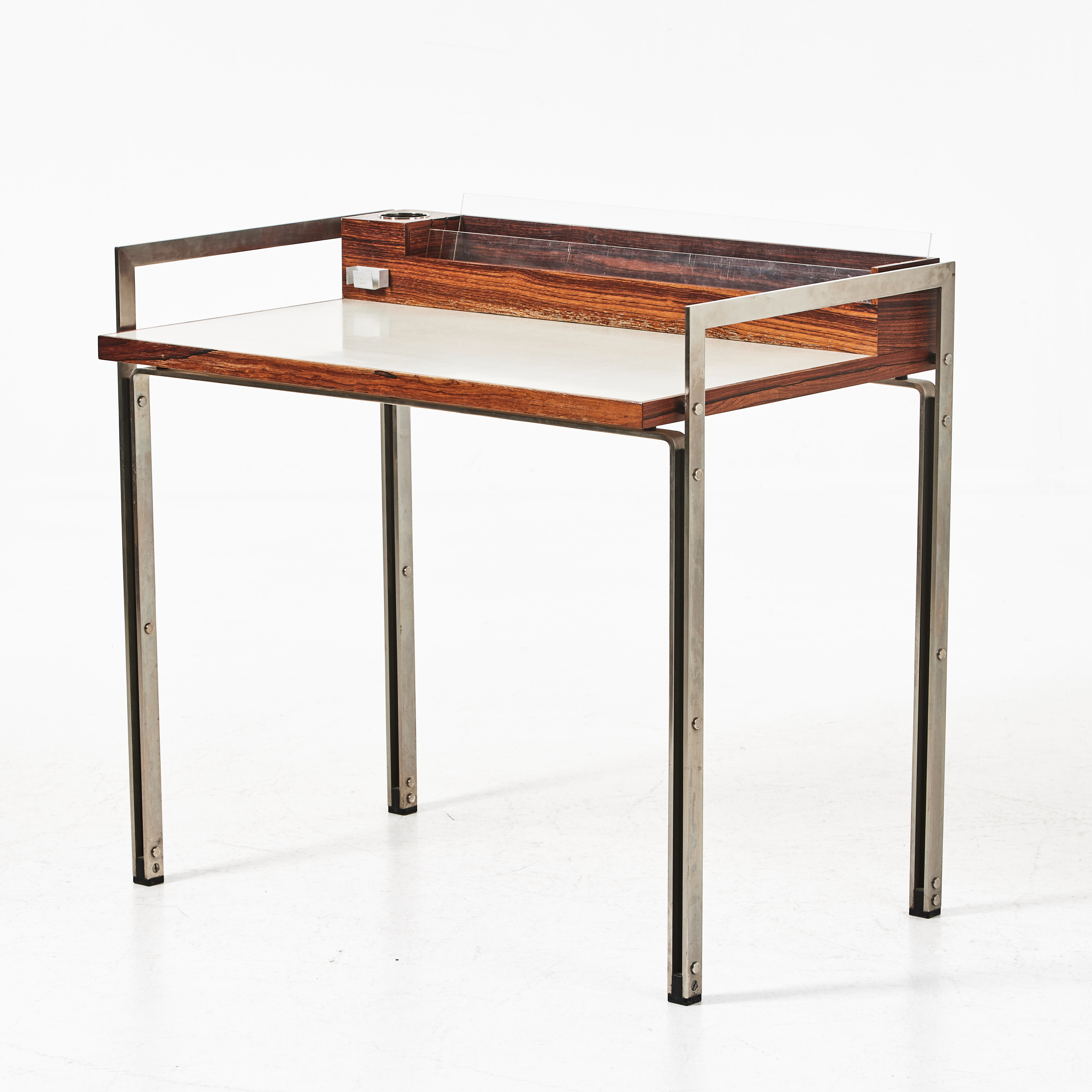 ANTTI NURMESNIEMI, skrivbord, 1960-tal, ben stål, fanerad i jakaranda med vit laminat skiva, med uppsats.