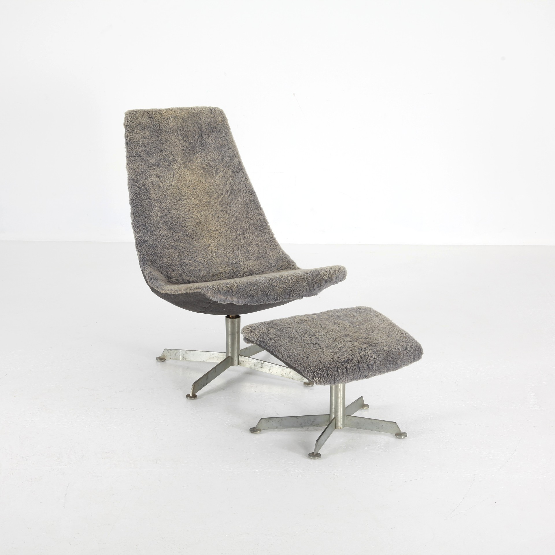 FÅTÖLJ MED FOTPALL, stål, fårull.