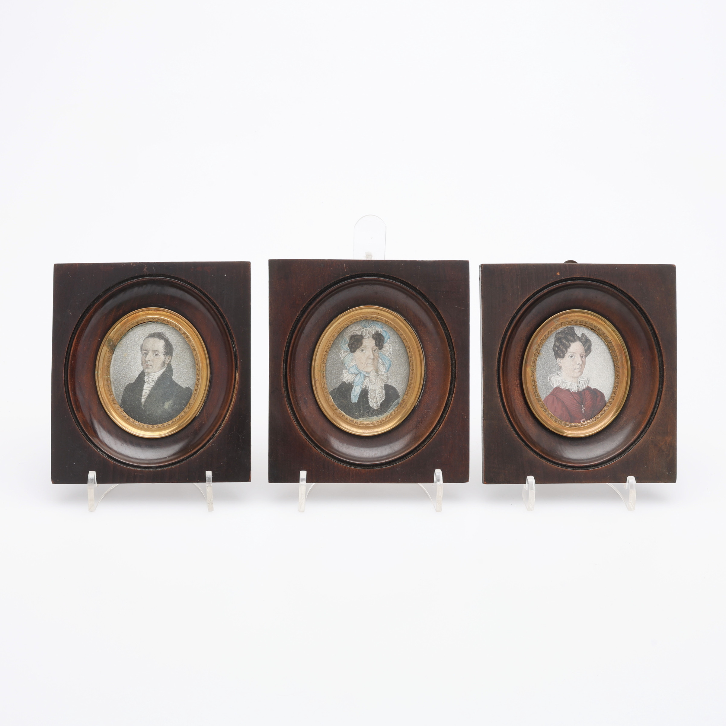 MINIATYRPORTRÄTT, 3 ST, MÅLADE PÅ PAPPER, TROLIGTVIS DANMARK, 1800-TALETS SLUT.