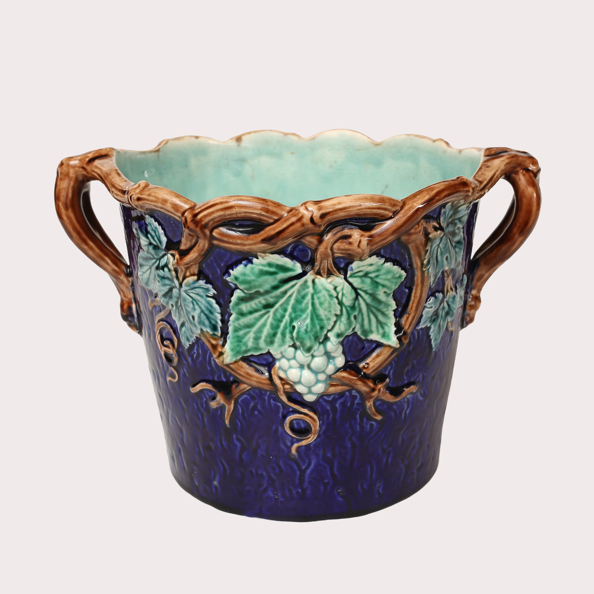 YTTERFODER/BLOMKRUKA, Majolika, dekor av vinrankor och vindruvor i relief, Gustavsberg 1898.