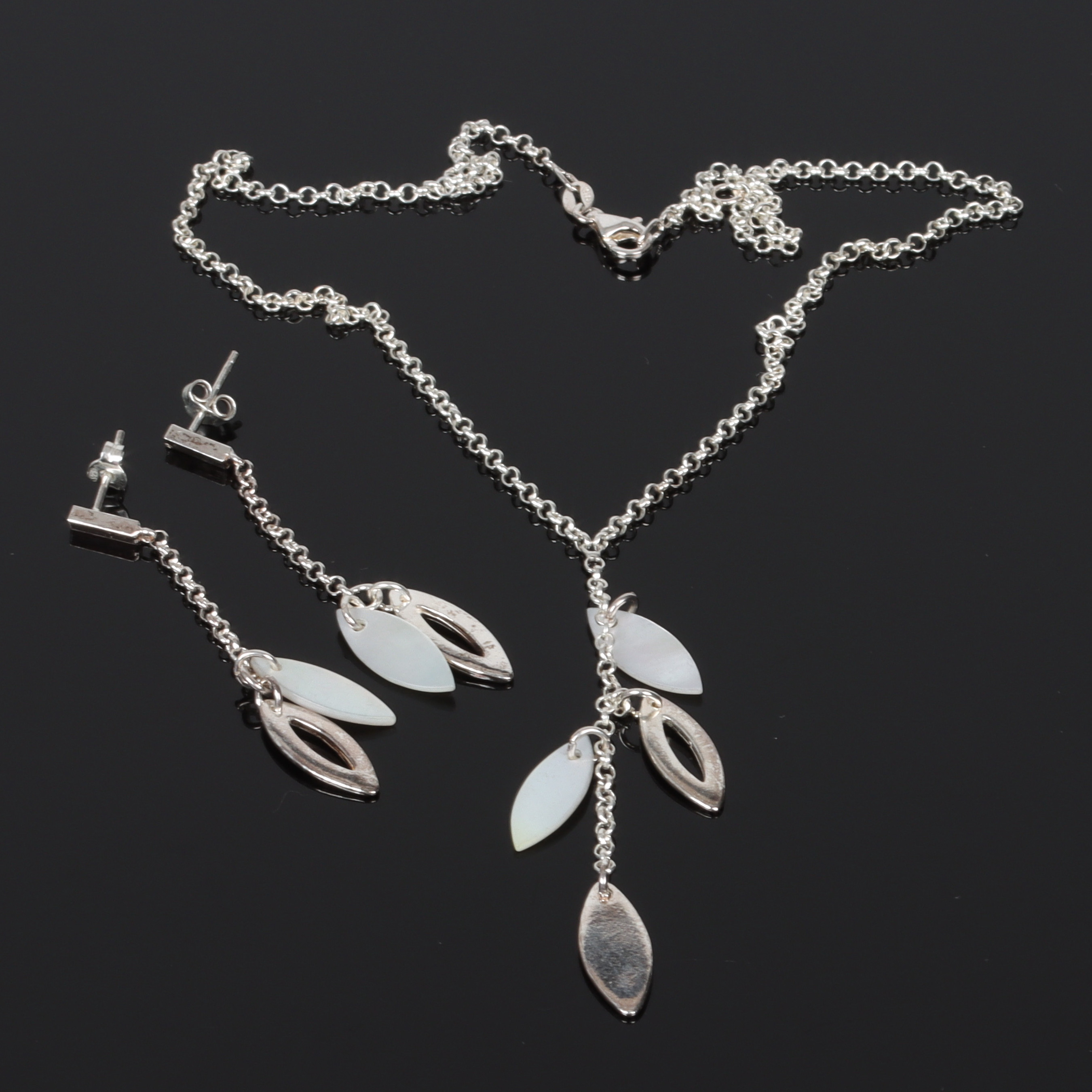 ÖRHÄNGEN, ett par, och COLLIER, sterlingsilver, 1900-tal.