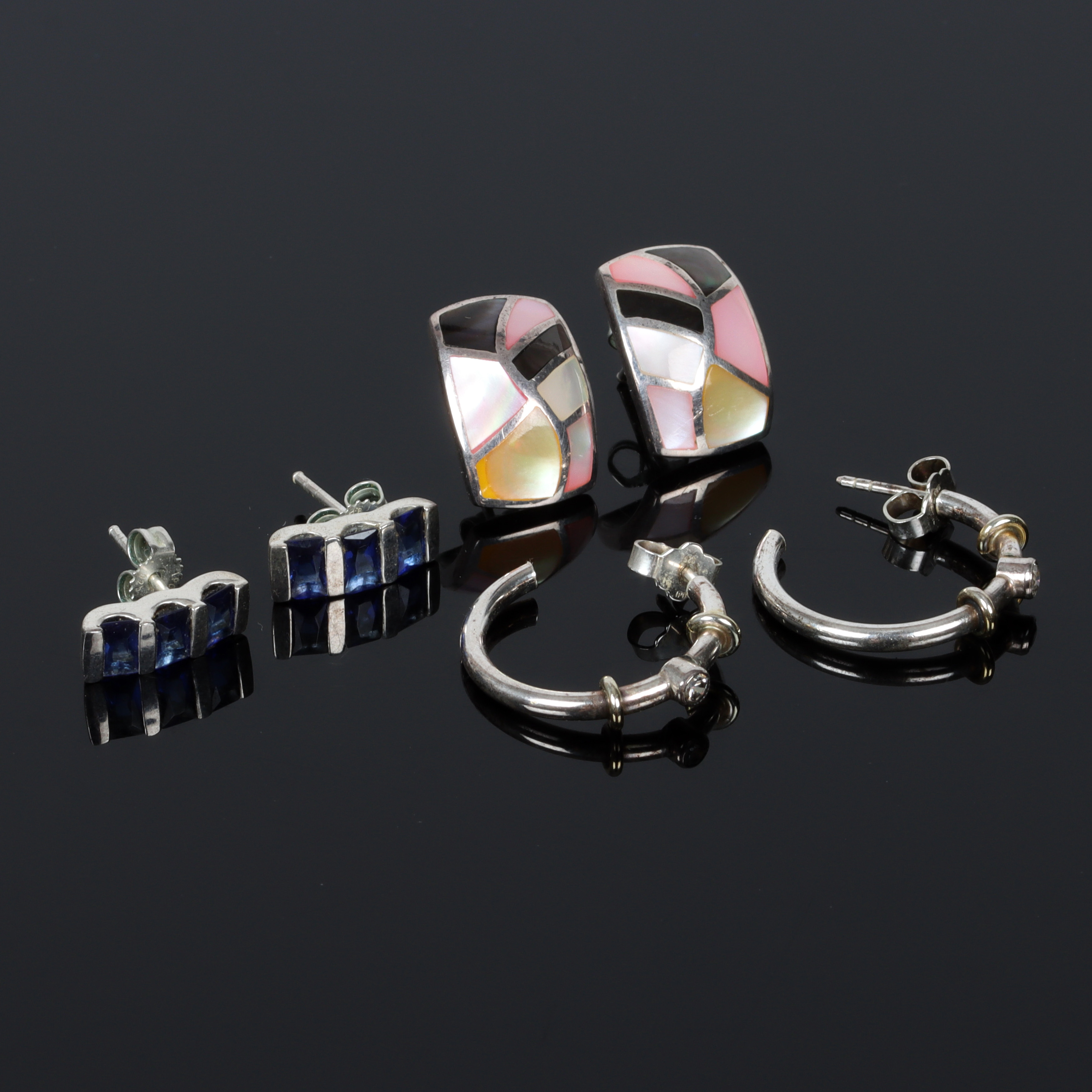 ÖRHÄNGEN, 3 par, sterlingsilver, med blå och vita stenar, bland annat Handels AB IPO Sundsvall. 1900-tal.