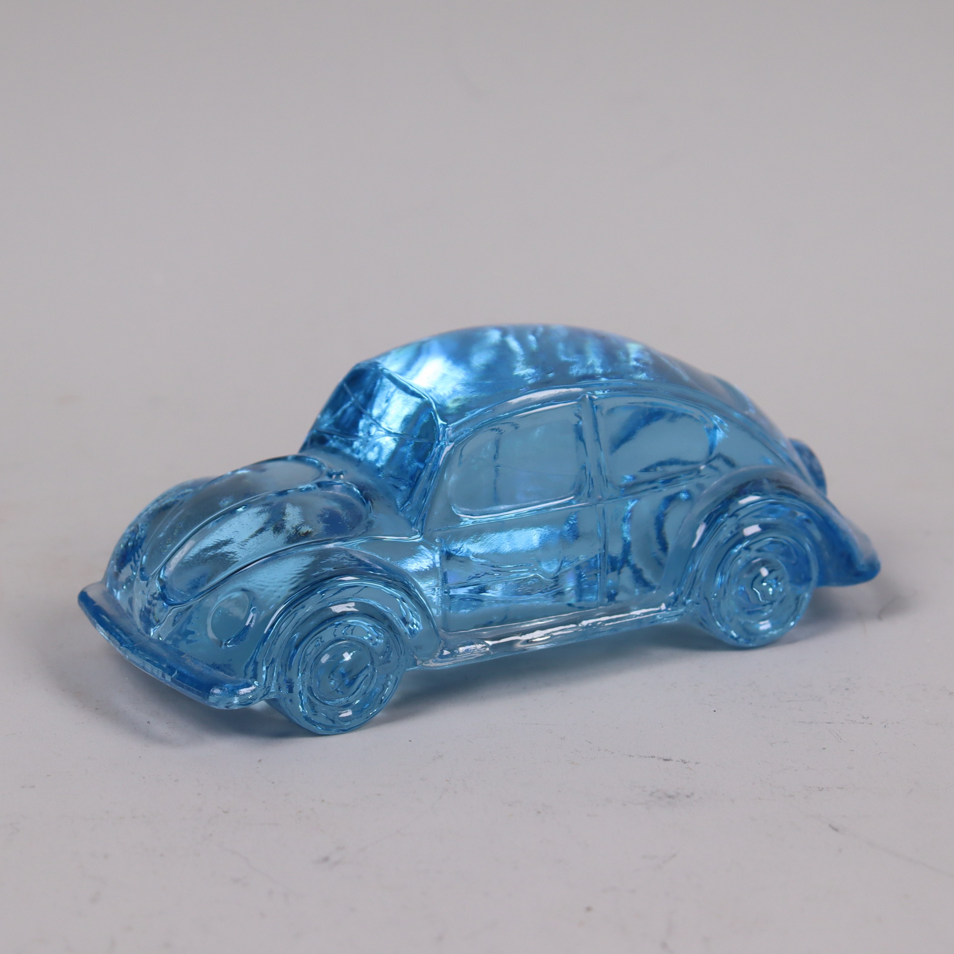 SKULPTUR, Volkswagen Beetle, Lindshammar Glasbruk, blått glas.