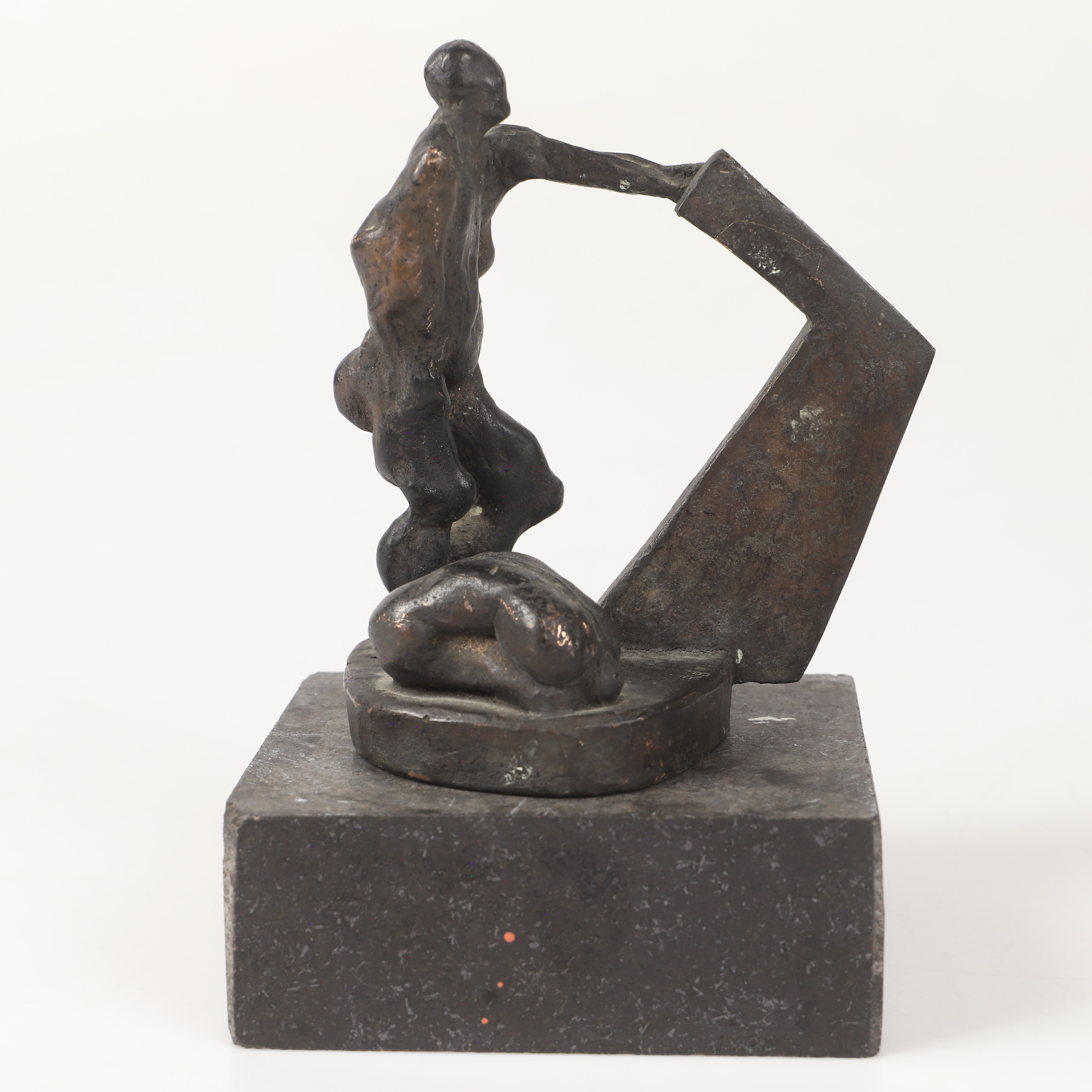 OIDENTIFIERAD KONSTNÄR. Skulptur, patinerad brons på stensockel, monogramsignerad R.B.