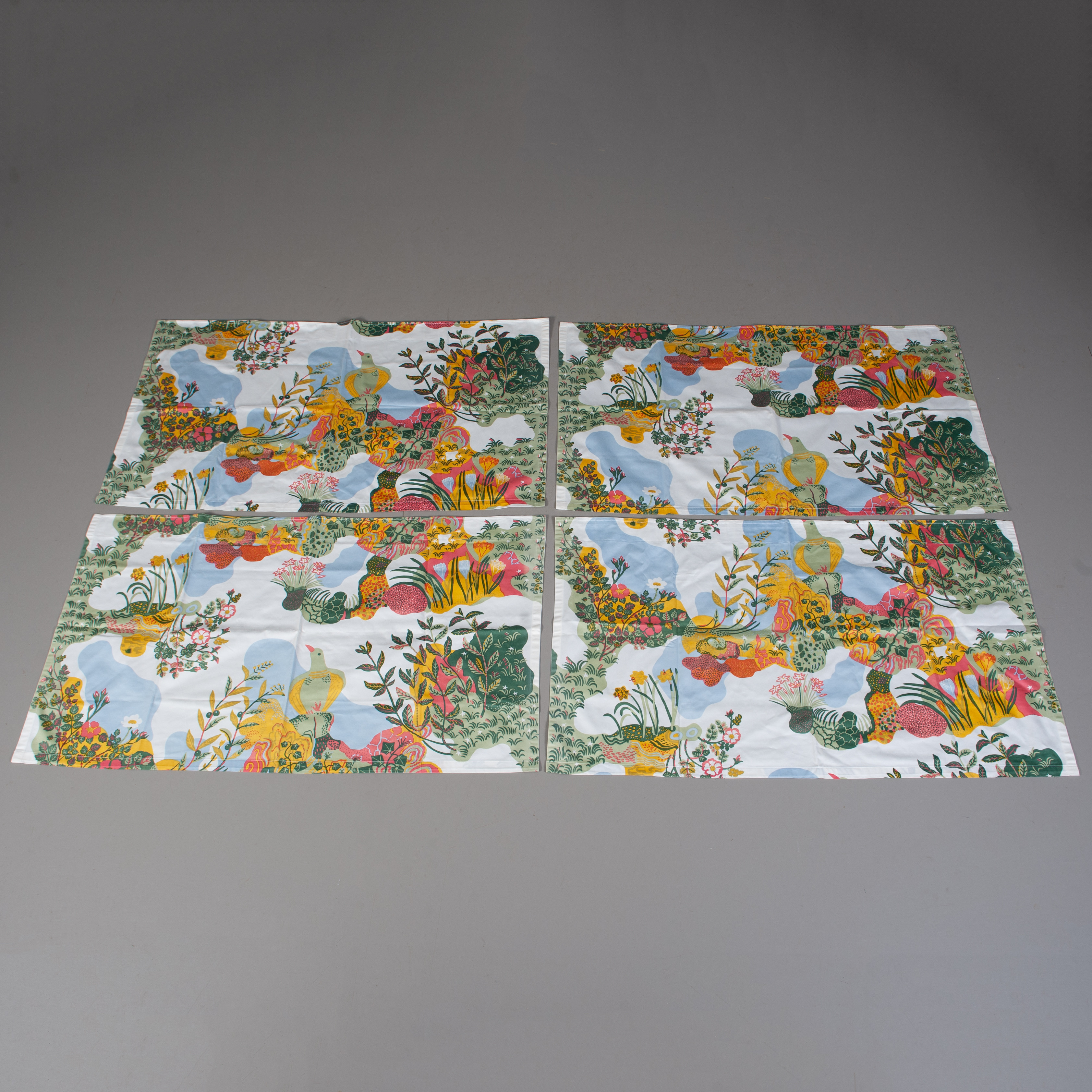 GARDINKAPPOR, 4 ST, JOSEF FRANK TYG "ANAKREON".