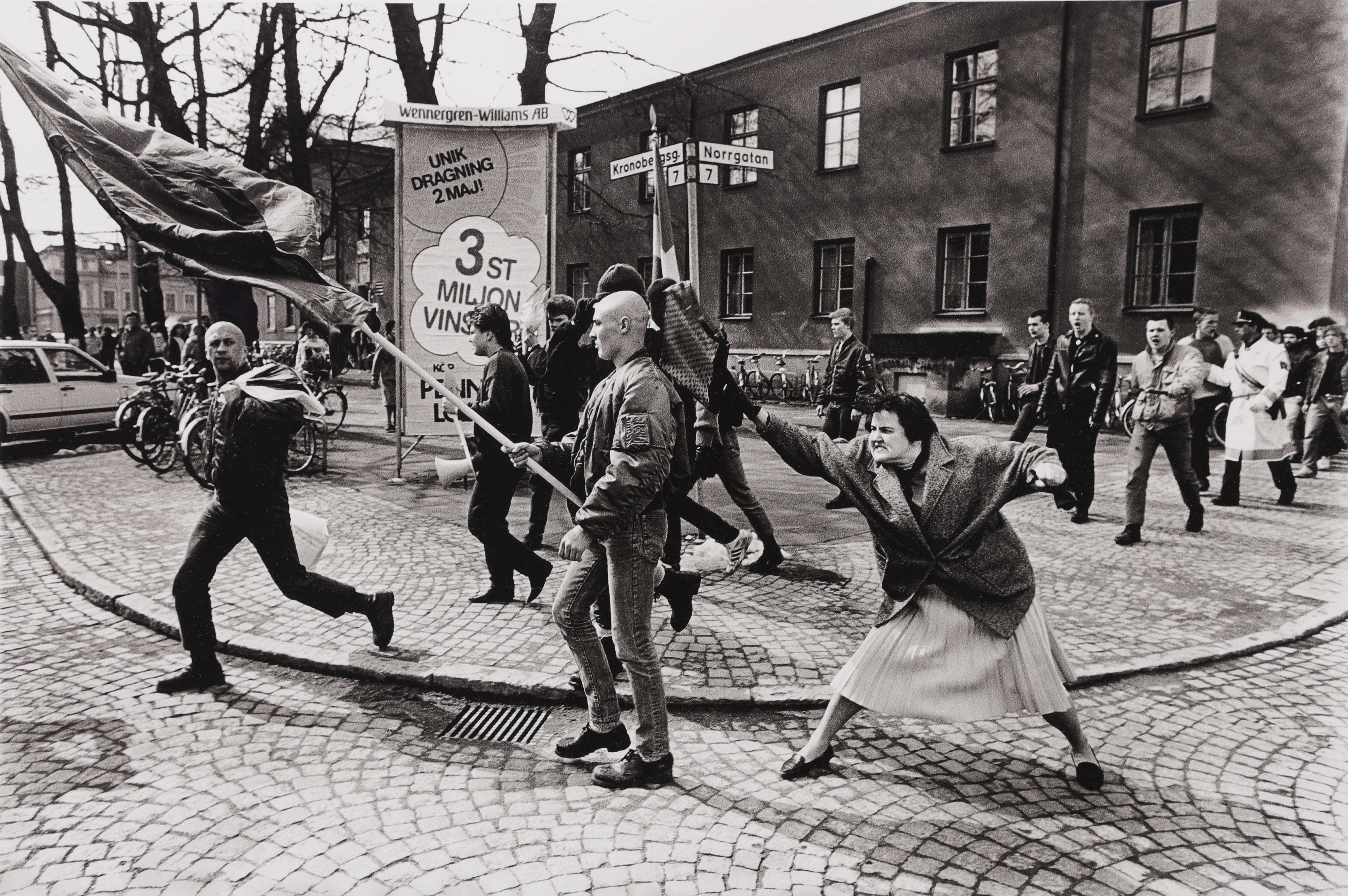 HANS  RUNESSON. "Damen med handväskan, Växjö 1985", print, signerat.