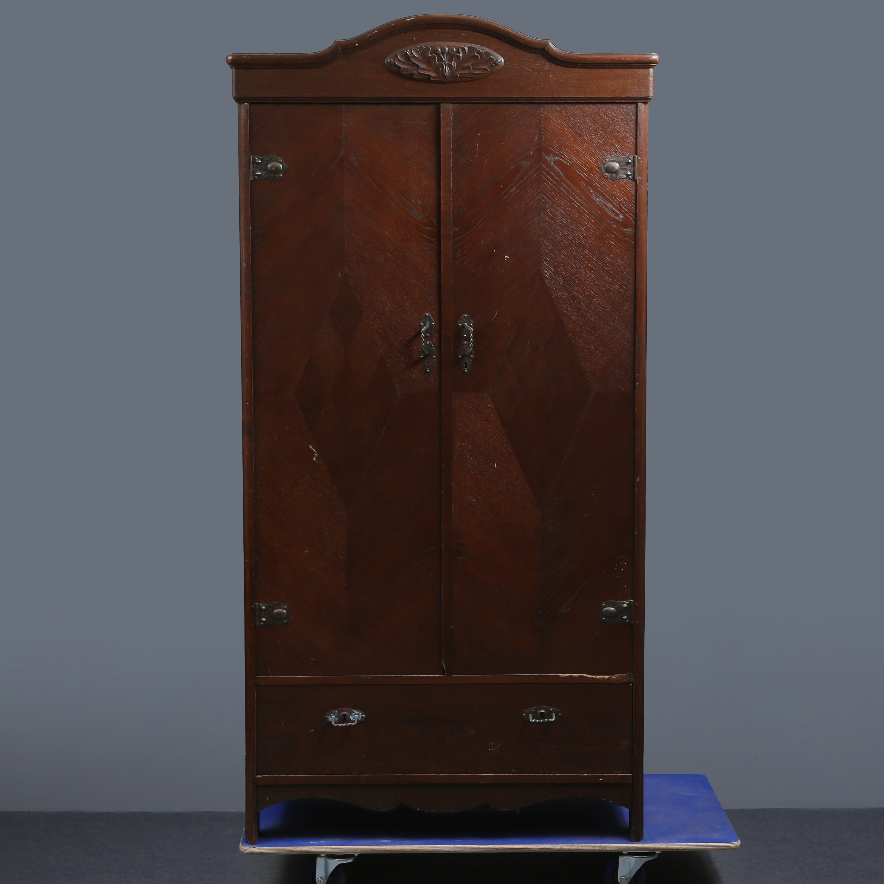 LINNESKÅP, PROVENIENS, FÅGELFORS HERRGÅRD, EK, JUGEND, 1900-TALETS FÖRSTA HÄLFT.