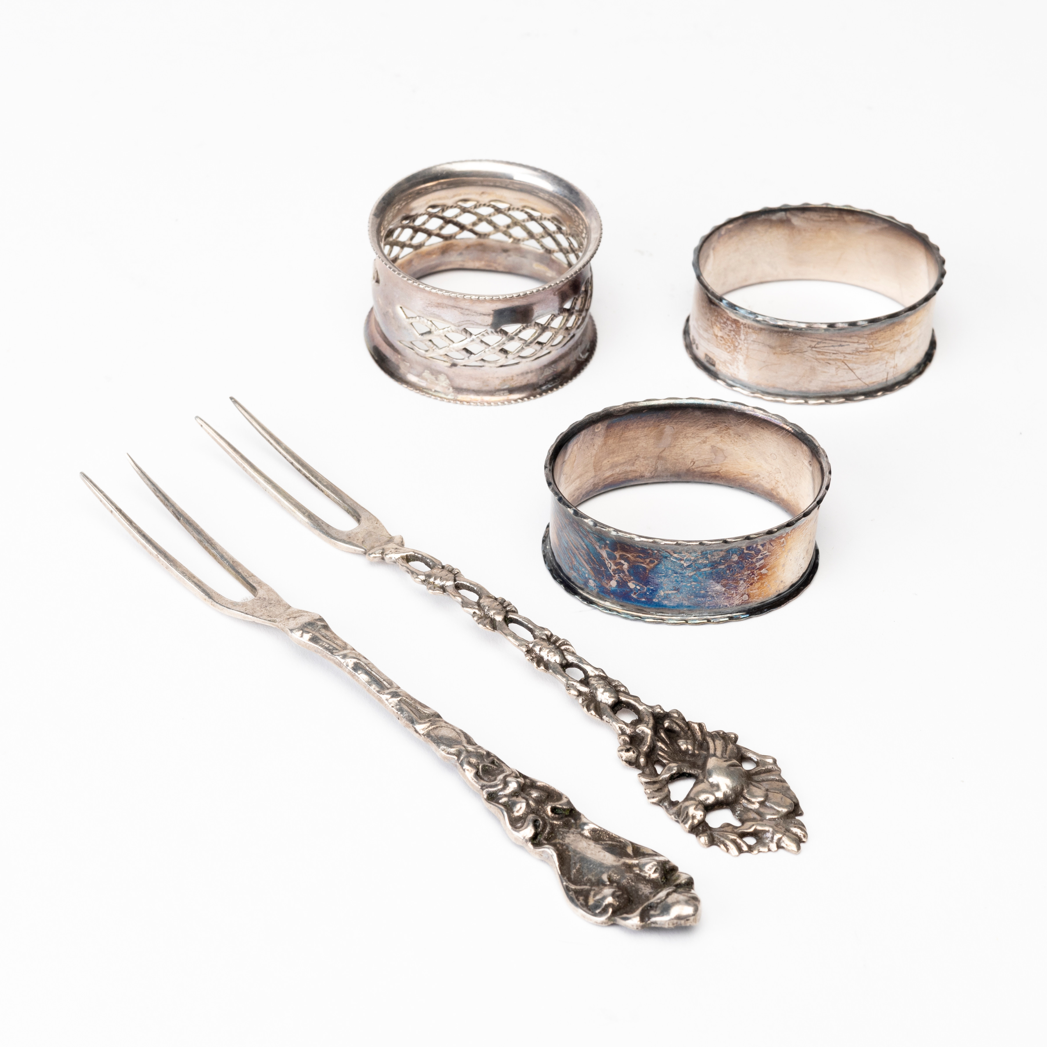 SERVETTRINGAR, 3 st samt GAFFLAR, 2 st, silver, bla Georg Nathan & Ridley Hayes. Chester.