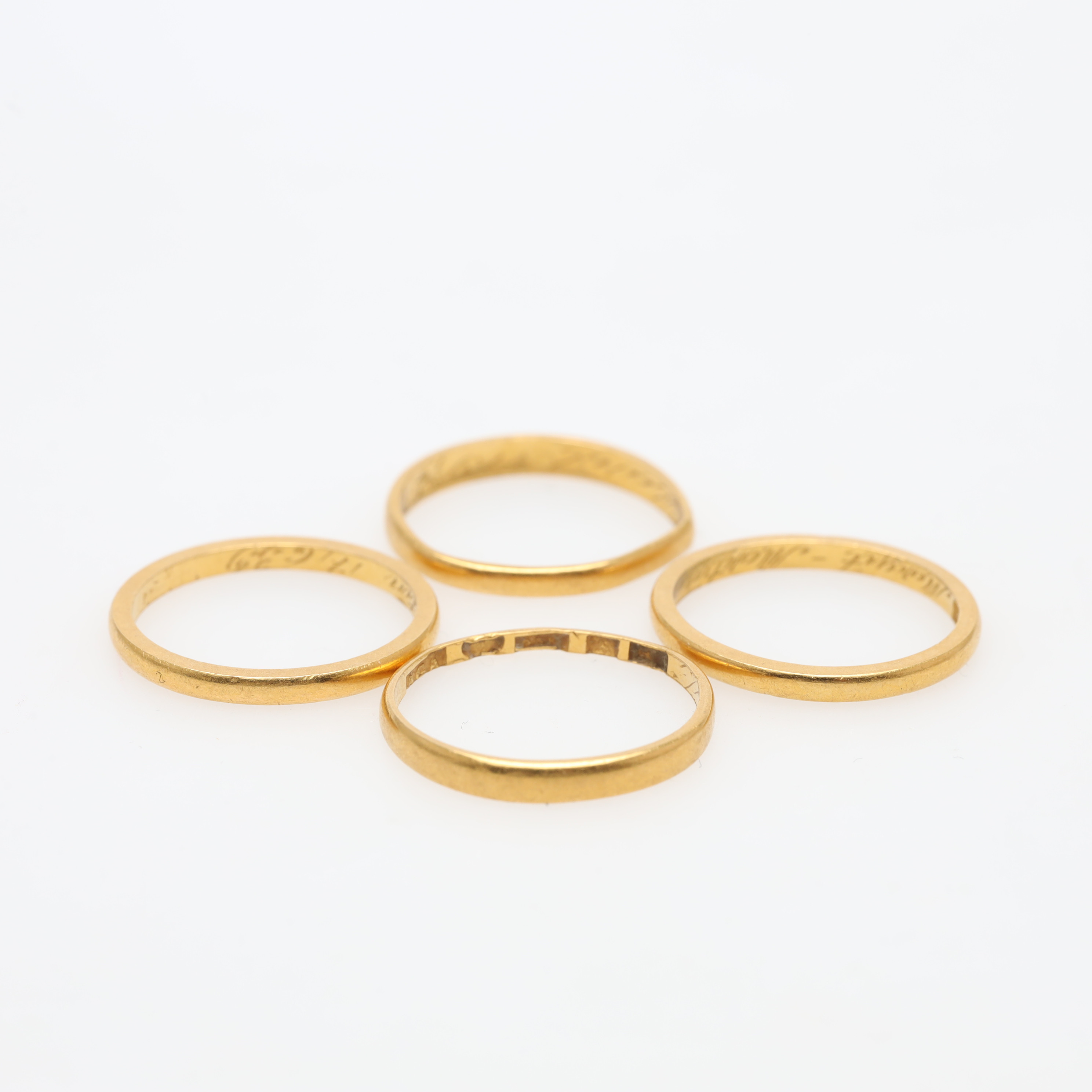 RINGAR 4 stycken, 23K guld, vikt ca 9,8 gram.